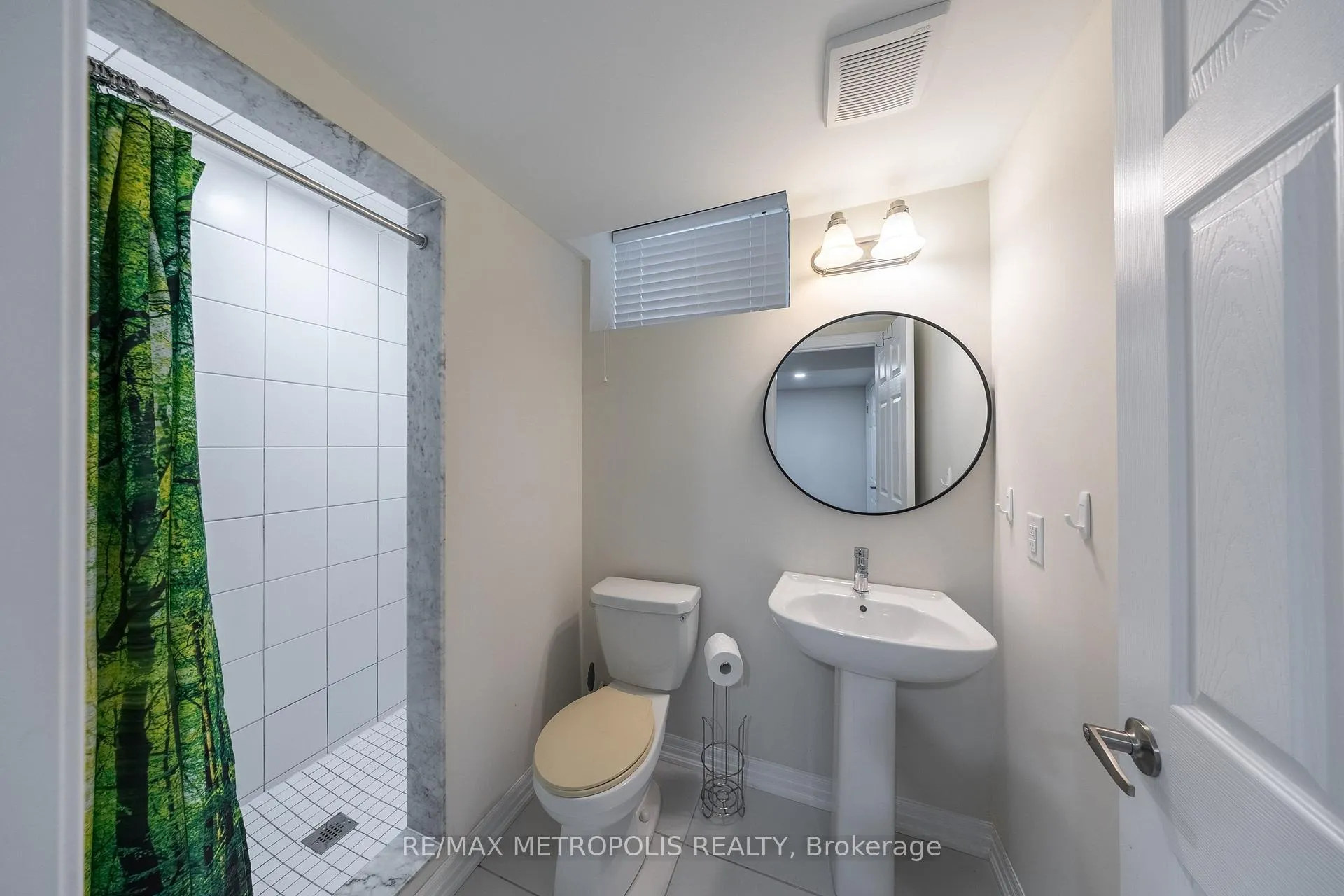 Photo 28 of 39 Northrop Avenue, Clarington, Newcastle — HOMEH