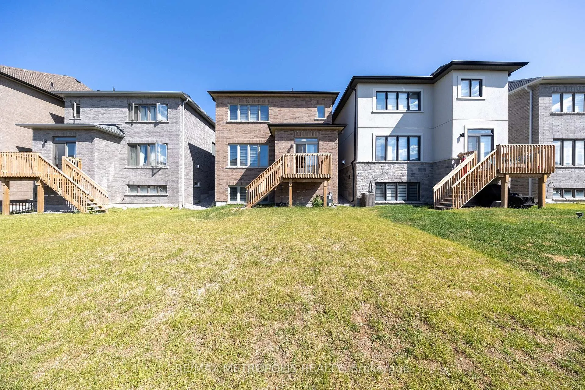 Photo 29 of 39 Northrop Avenue, Clarington, Newcastle — HOMEH