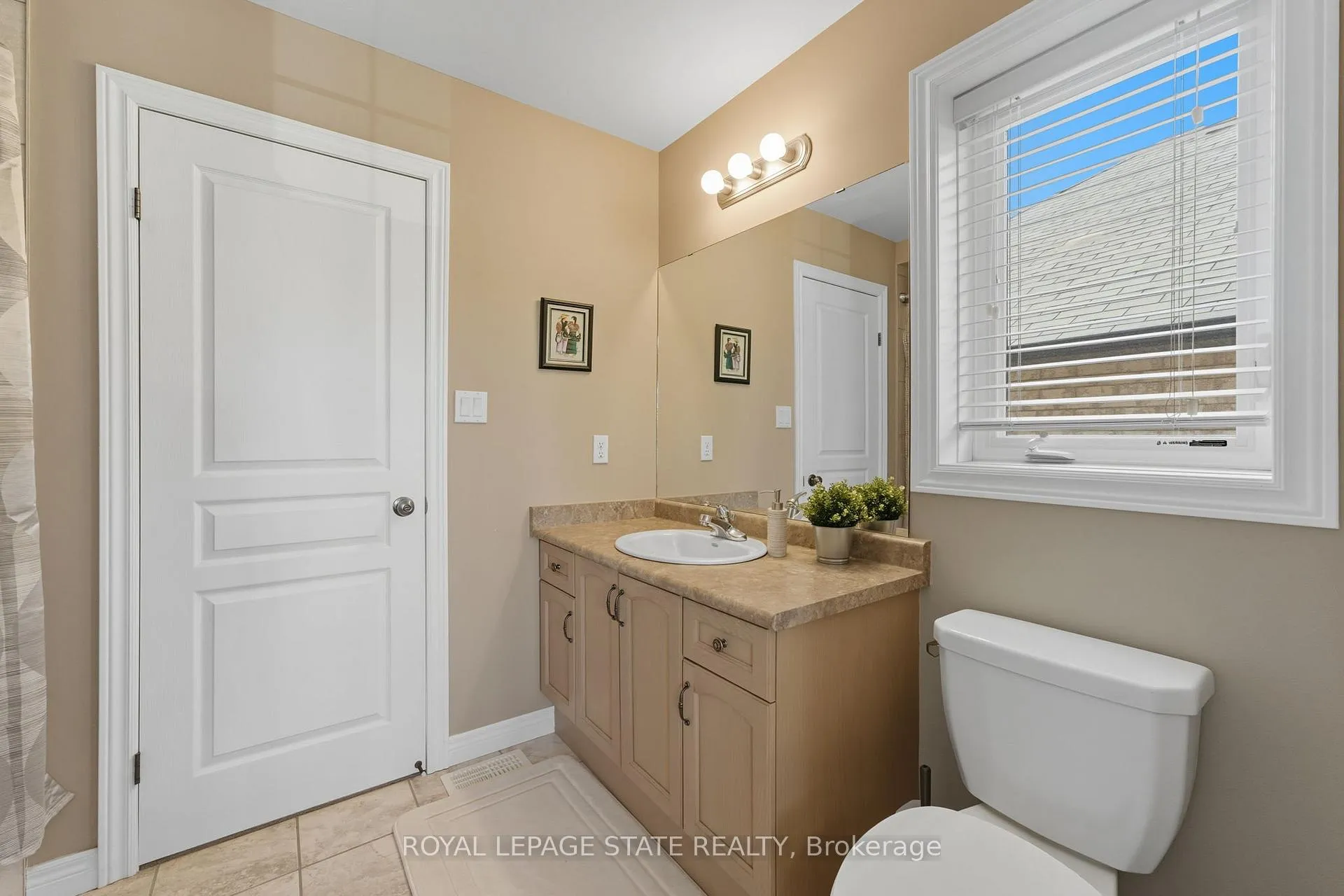 Photo 25 of 20 Lorupe Court, Hamilton, Meadowlands — HOMEH