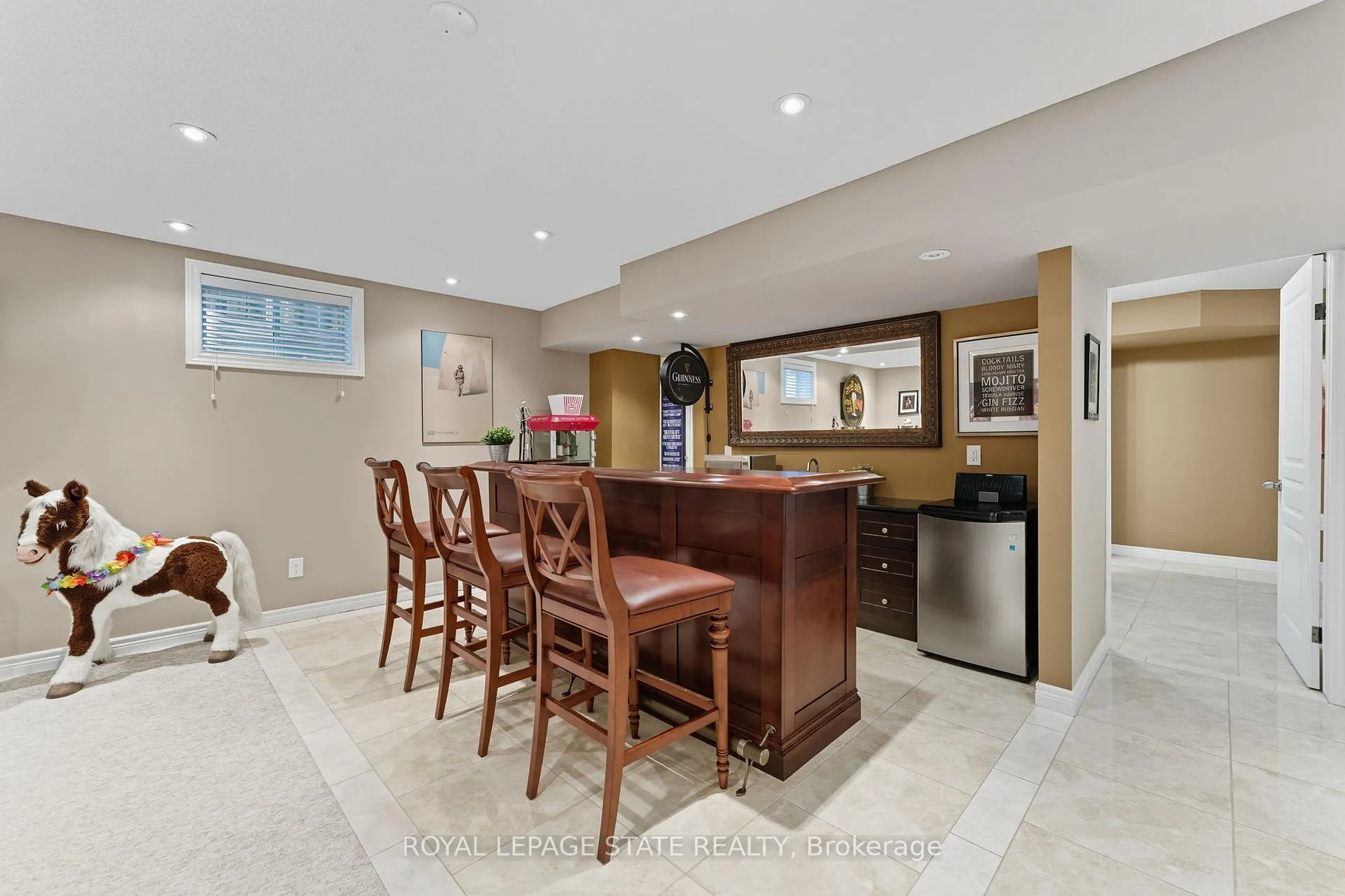 Photo 32 of 20 Lorupe Court, Hamilton, Meadowlands — HOMEH