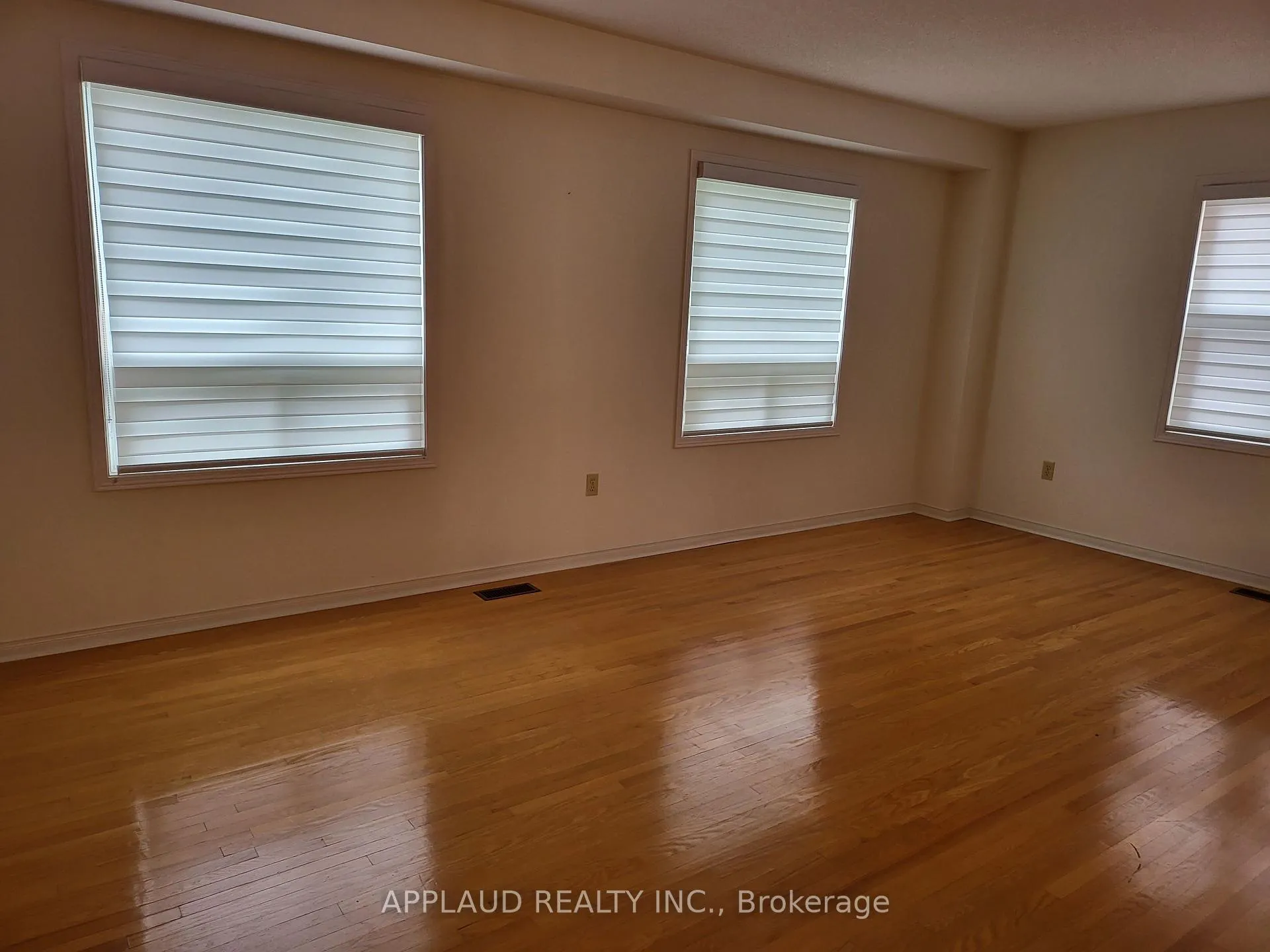 Photo 13 of 55 Leah Crescent, Vaughan, Beverley Glen — HOMEH
