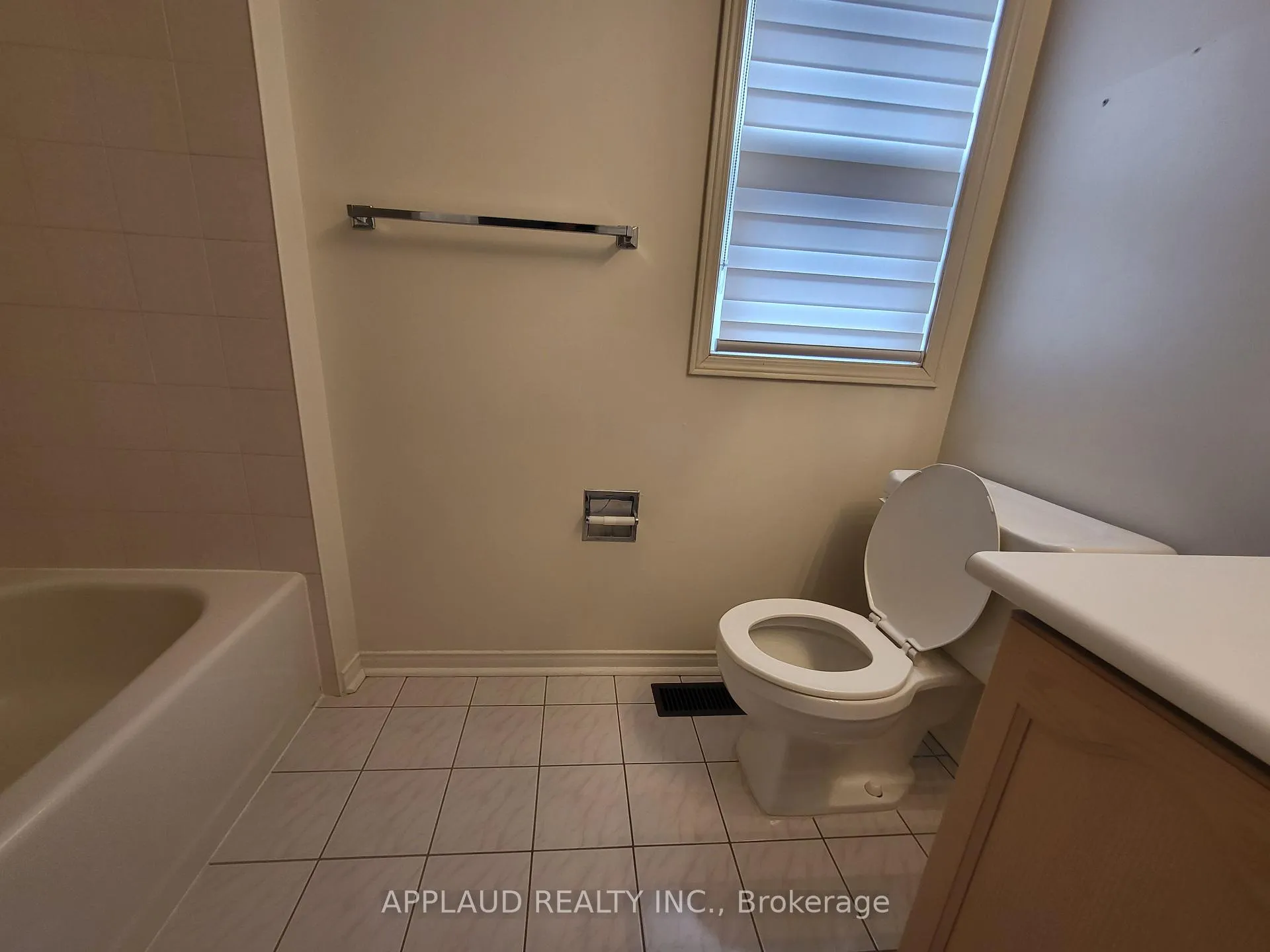 Photo 16 of 55 Leah Crescent, Vaughan, Beverley Glen — HOMEH