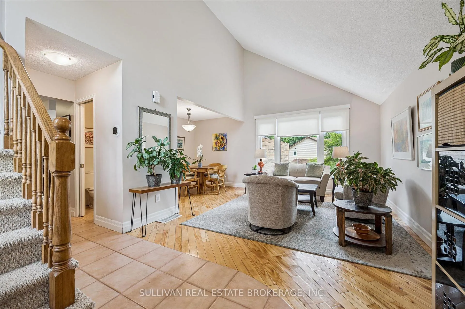 Photo 4 of 2 Deerchase Court, Guelph, Kortright West — HOMEH