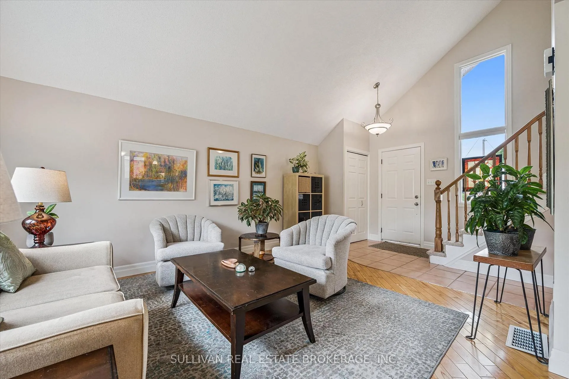 Photo 5 of 2 Deerchase Court, Guelph, Kortright West — HOMEH