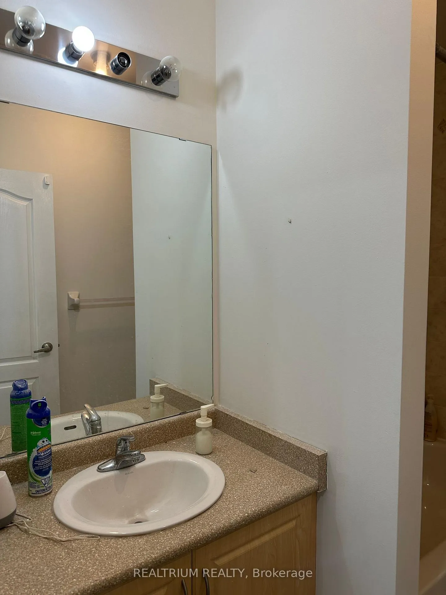 Photo 6 of Unit Lower, 32 Slader Heights Street, Ajax, Northwest Ajax — HOMEH