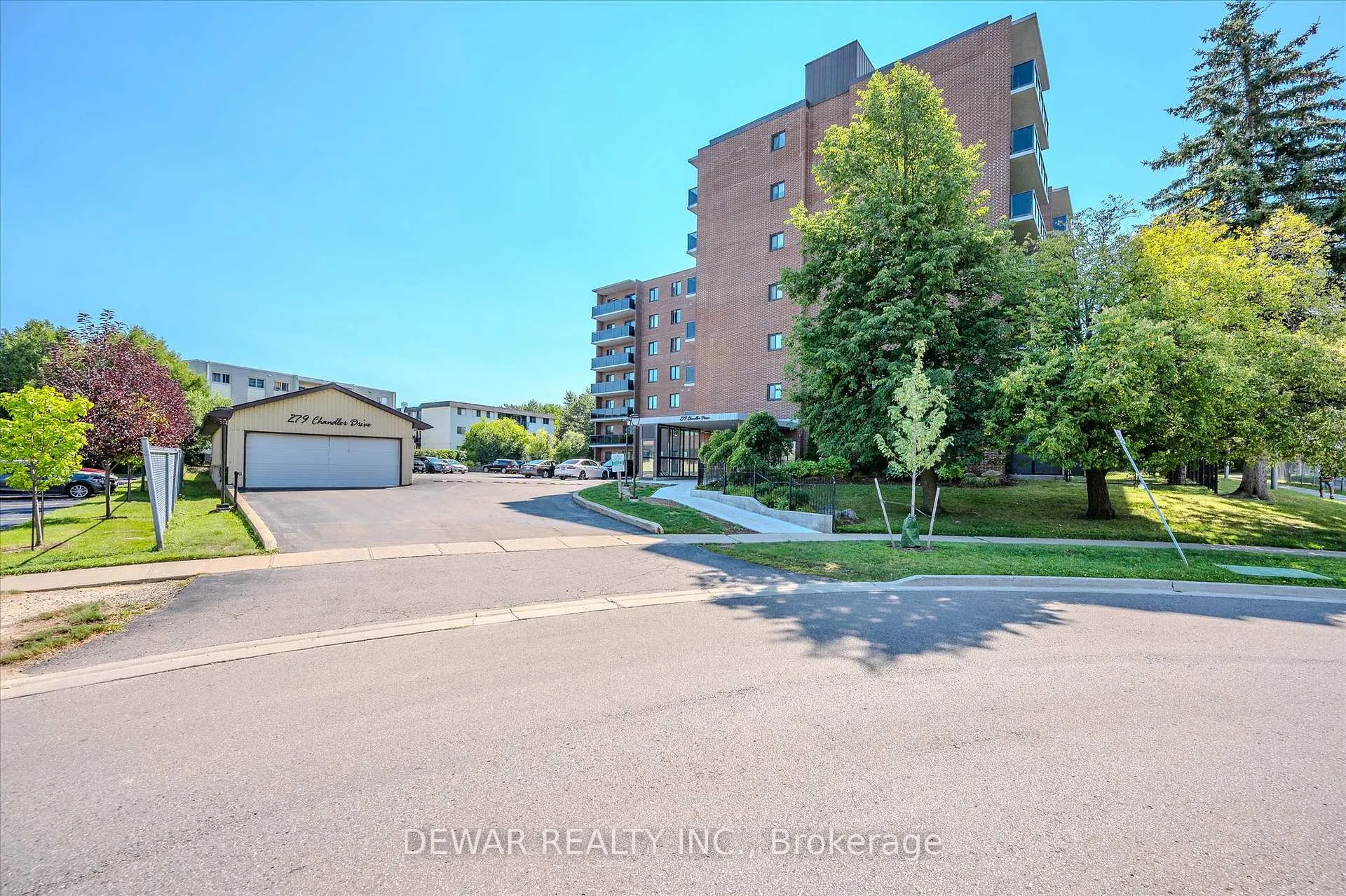 Photo 3 of Unit 405, 279 Chandler Drive, Kitchener, Laurentian Hills — HOMEH