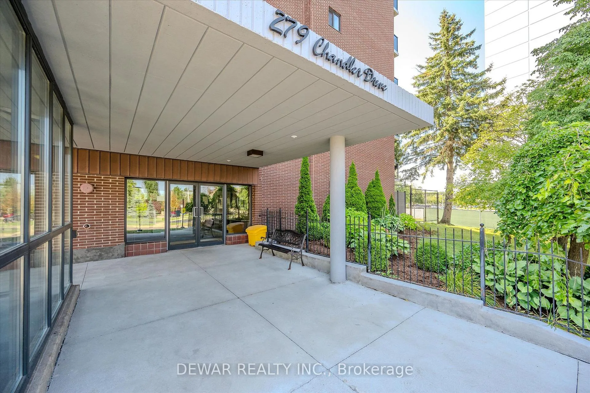 Photo 6 of Unit 405, 279 Chandler Drive, Kitchener, Laurentian Hills — HOMEH