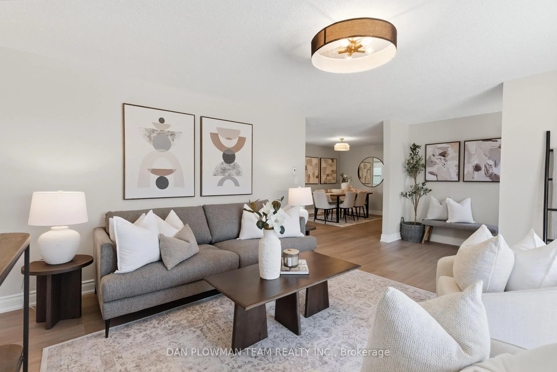 Photo 5 of 14 Heritage Lane, Clarington, Bowmanville — HOMEH