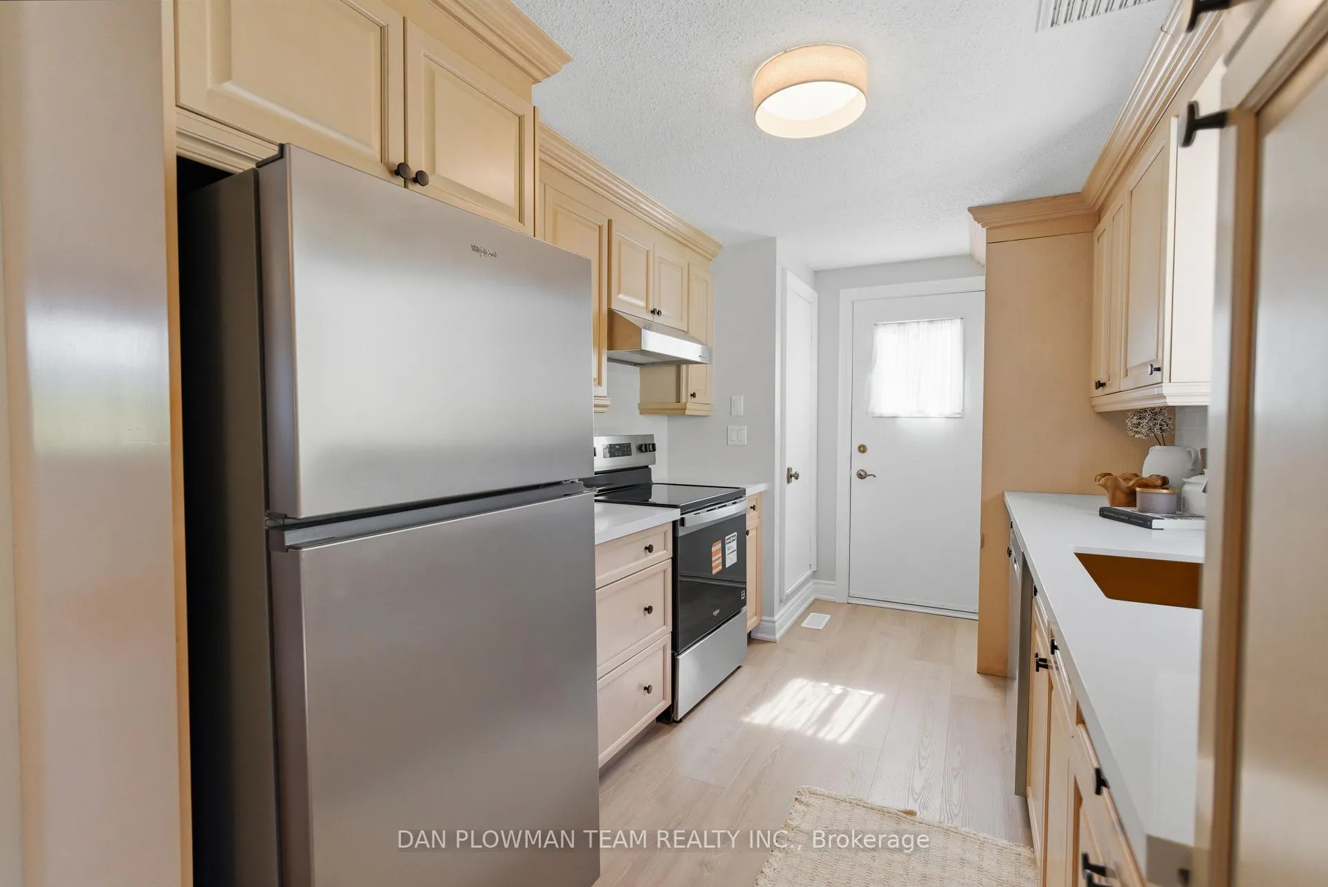 Photo 8 of 14 Heritage Lane, Clarington, Bowmanville — HOMEH