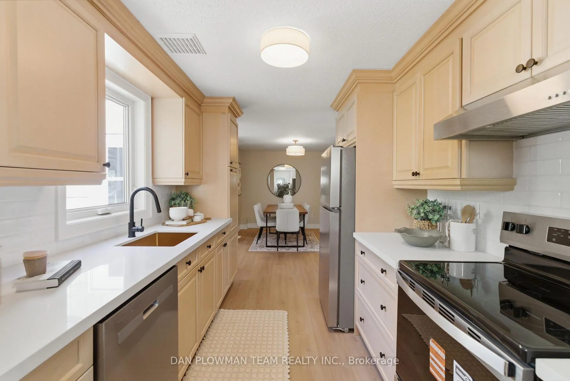 Photo 9 of 14 Heritage Lane, Clarington, Bowmanville — HOMEH