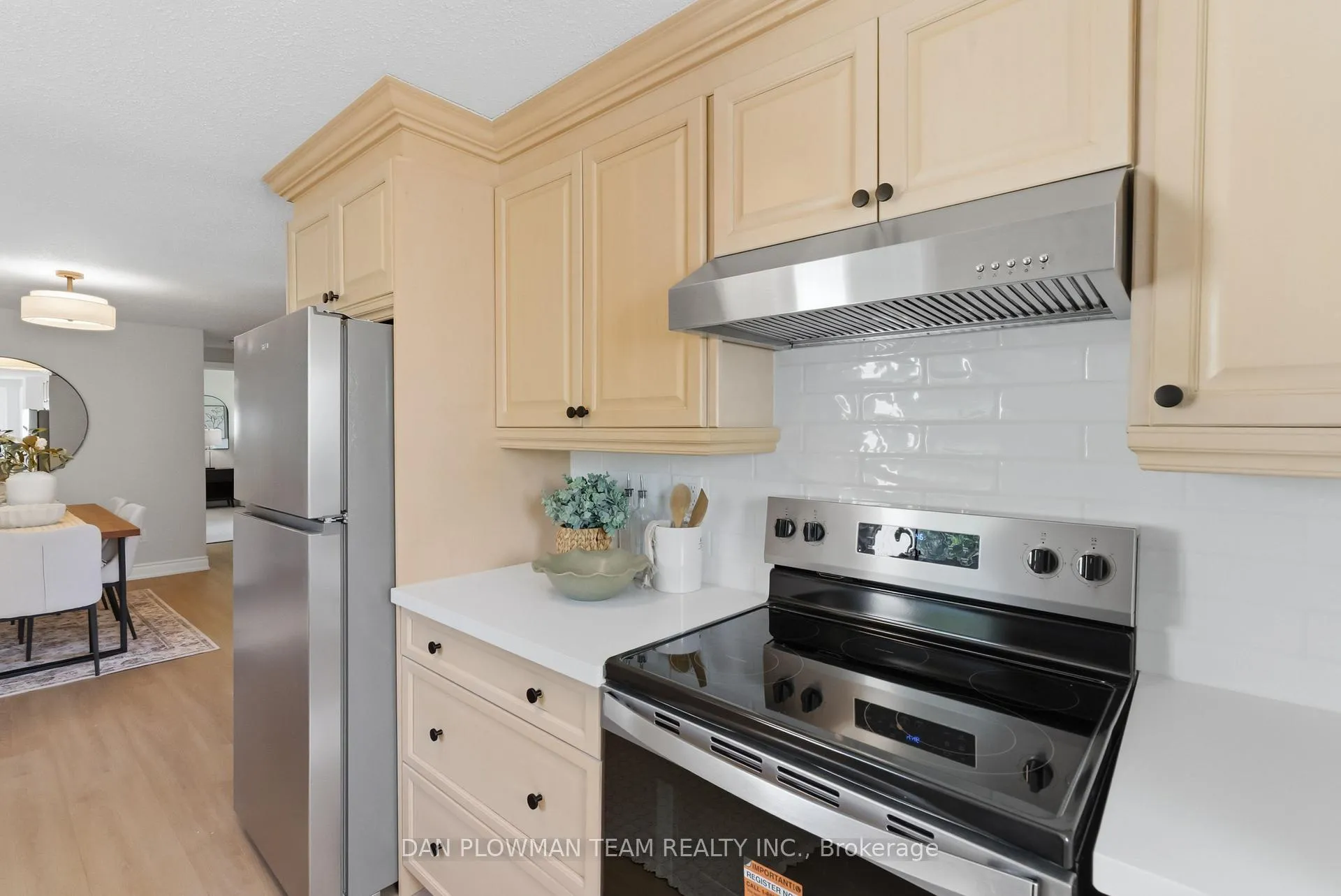 Photo 10 of 14 Heritage Lane, Clarington, Bowmanville — HOMEH