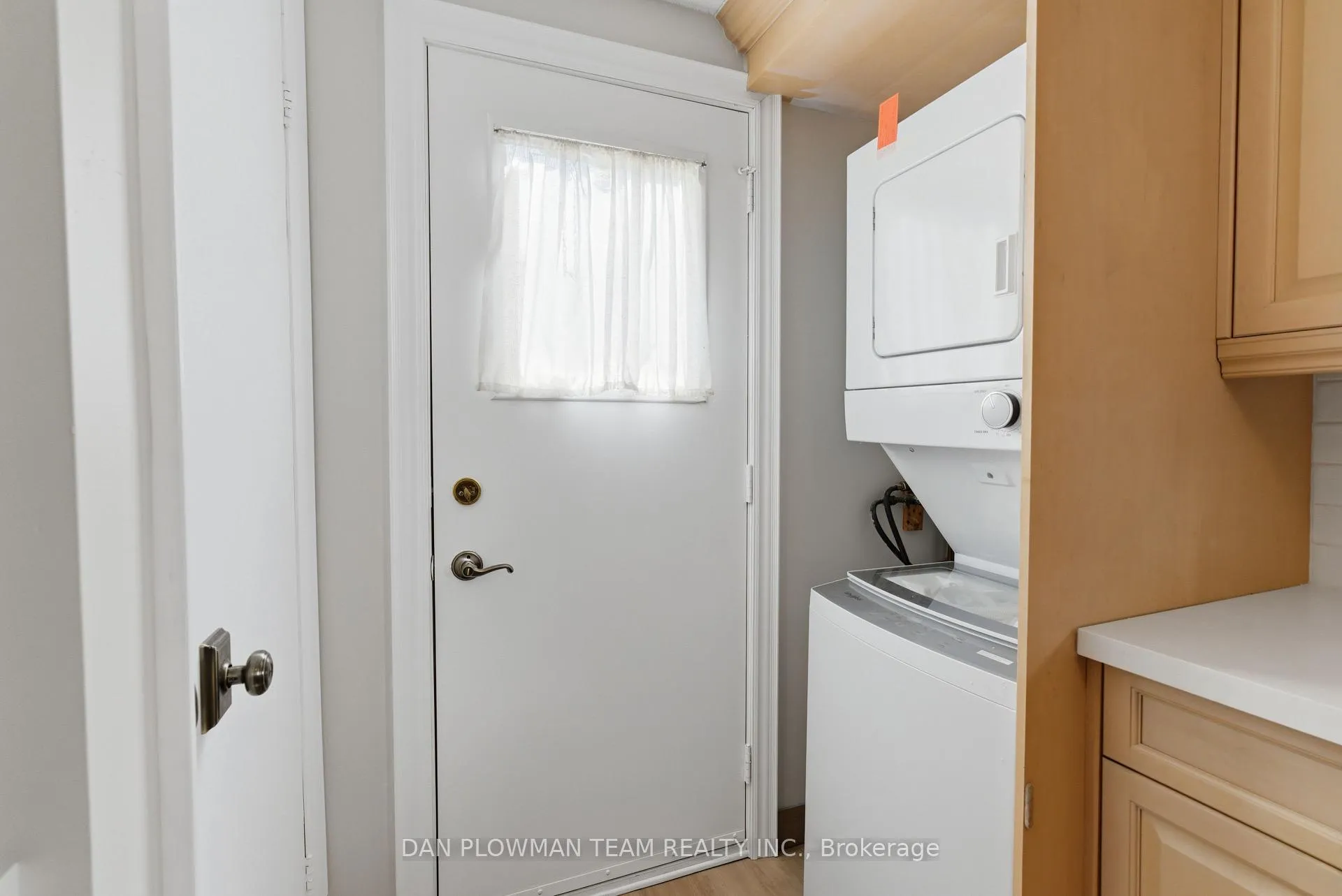 Photo 11 of 14 Heritage Lane, Clarington, Bowmanville — HOMEH