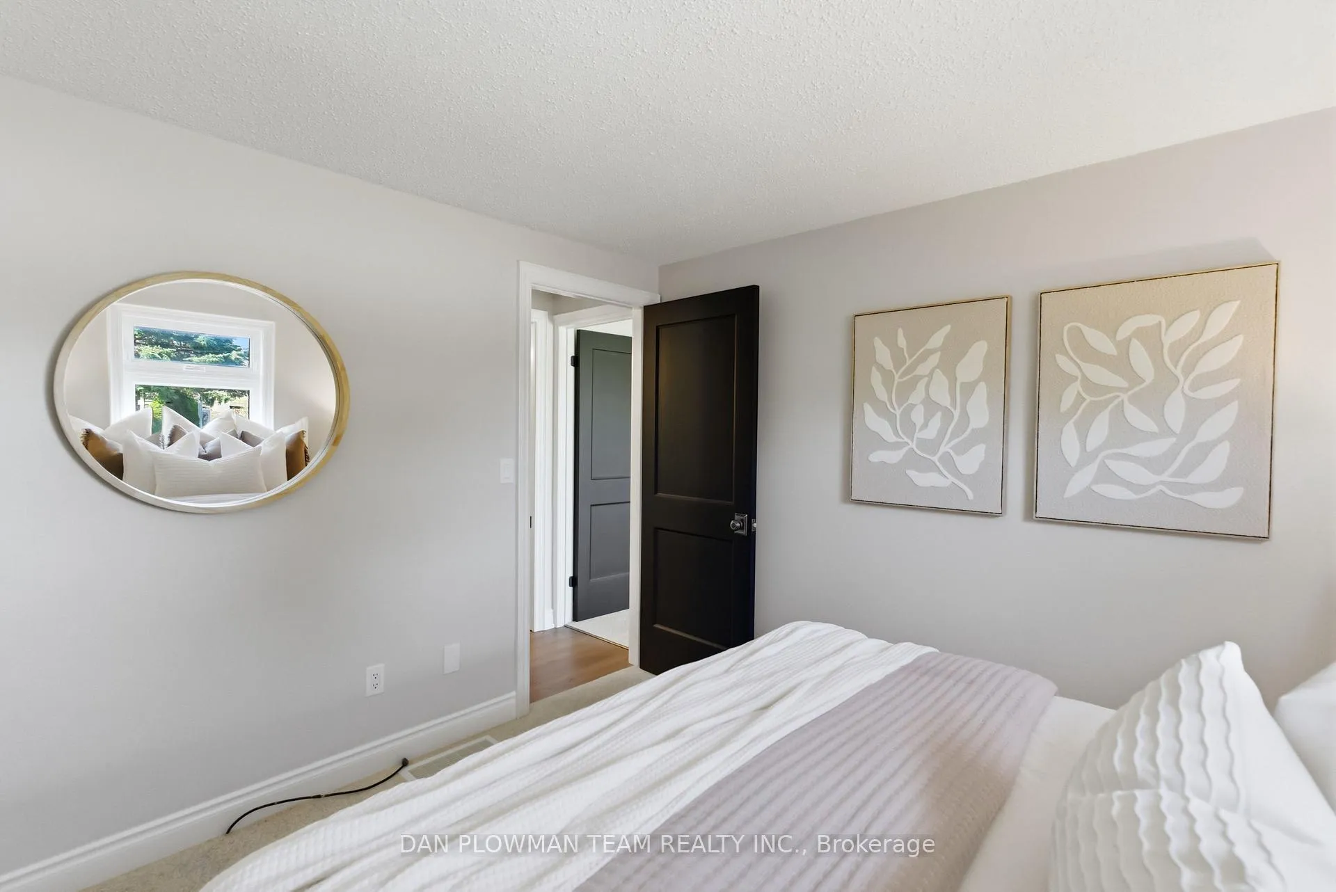 Photo 32 of 14 Heritage Lane, Clarington, Bowmanville — HOMEH