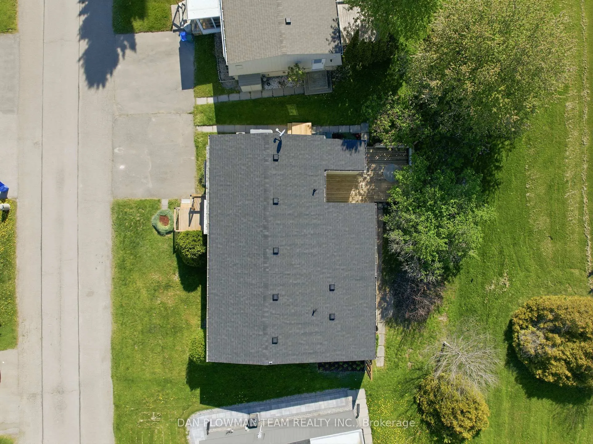 Photo 39 of 14 Heritage Lane, Clarington, Bowmanville — HOMEH