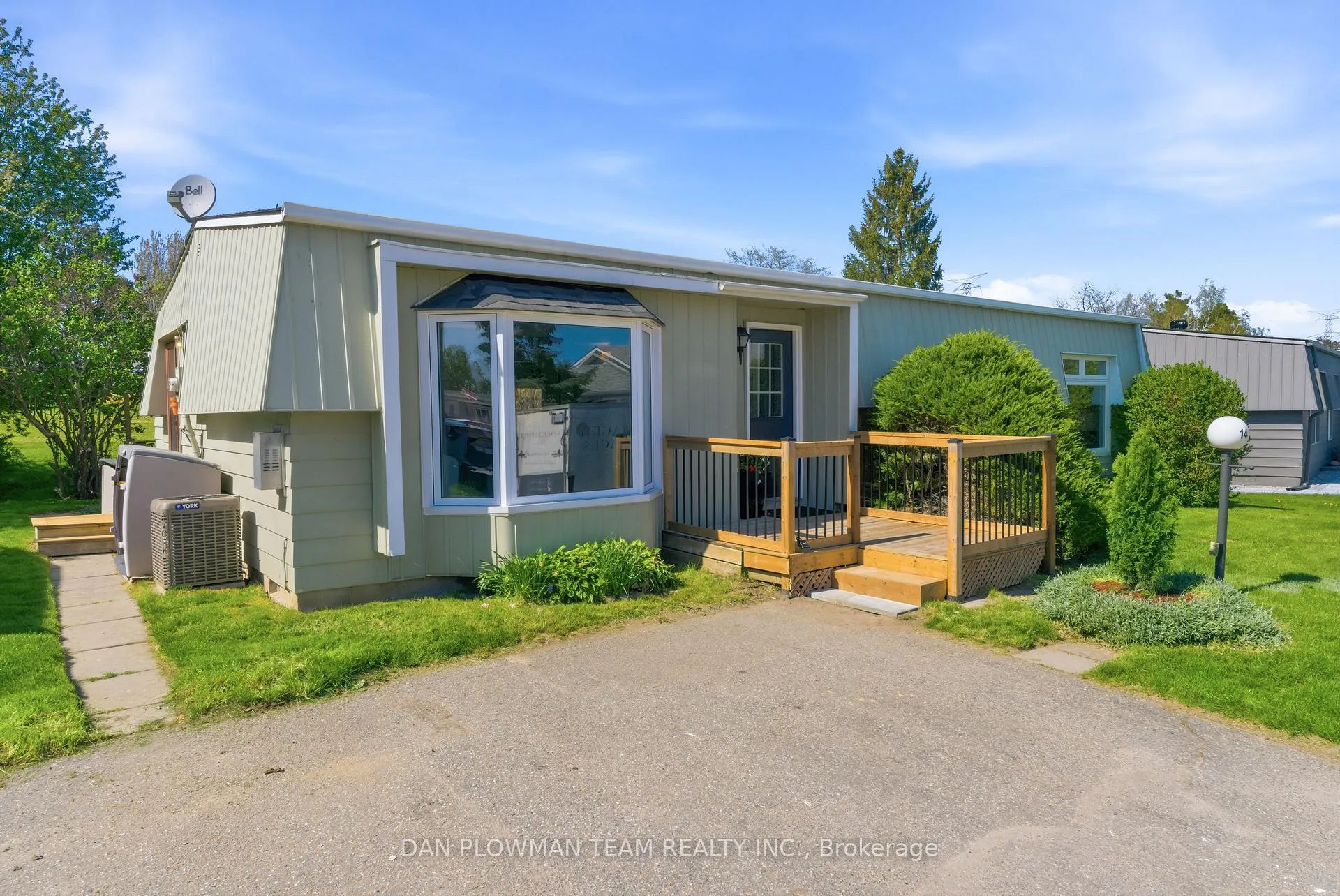 Photo 42 of 14 Heritage Lane, Clarington, Bowmanville — HOMEH