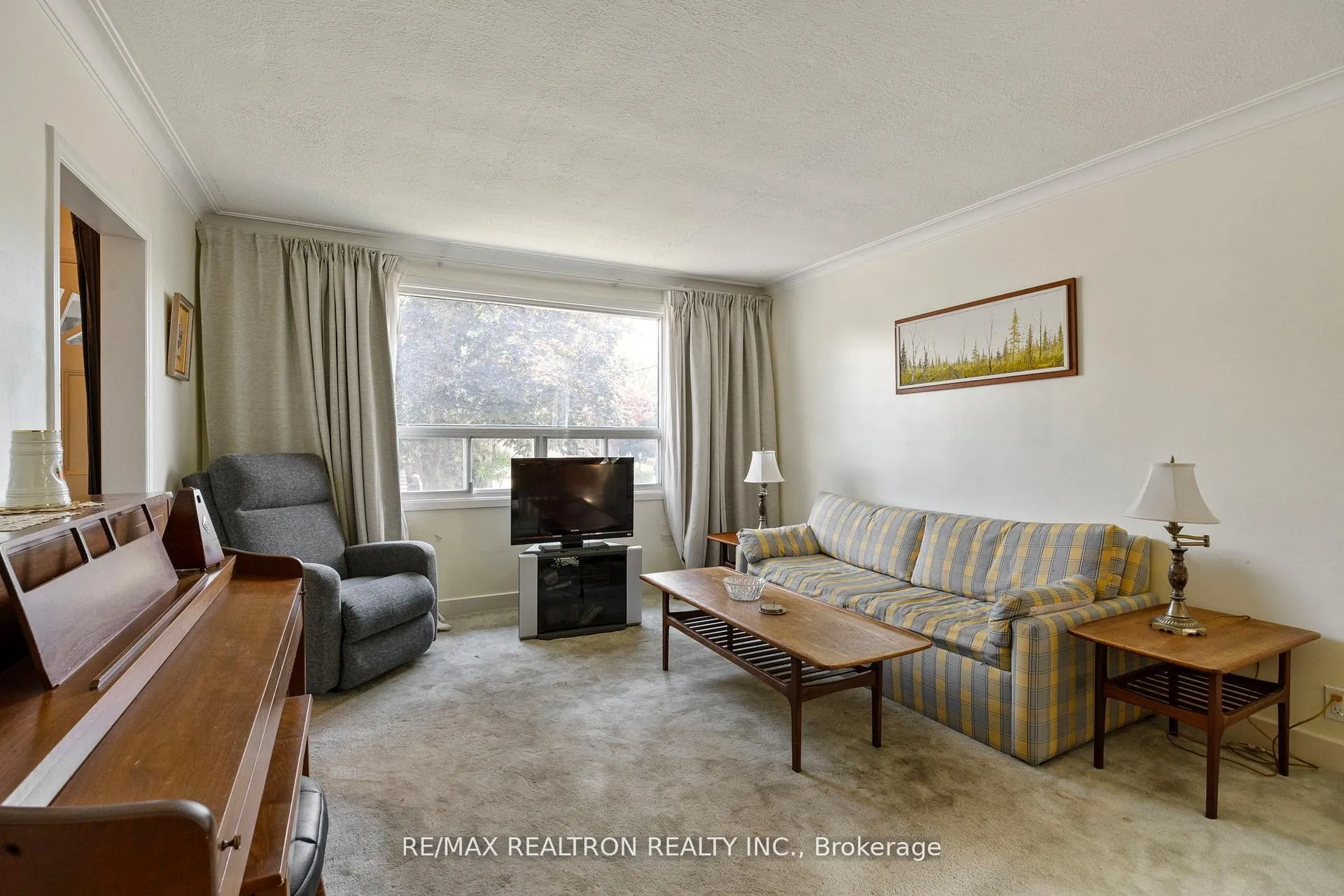 Photo 3 of 598 Coldstream Avenue, Toronto, Englemount-Lawrence — HOMEH