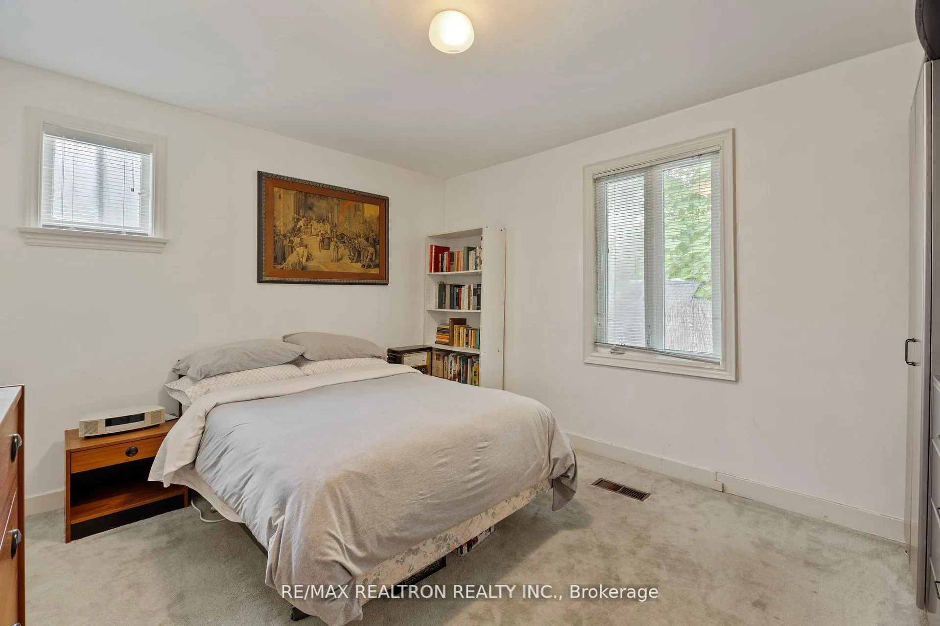 Photo 6 of 598 Coldstream Avenue, Toronto, Englemount-Lawrence — HOMEH