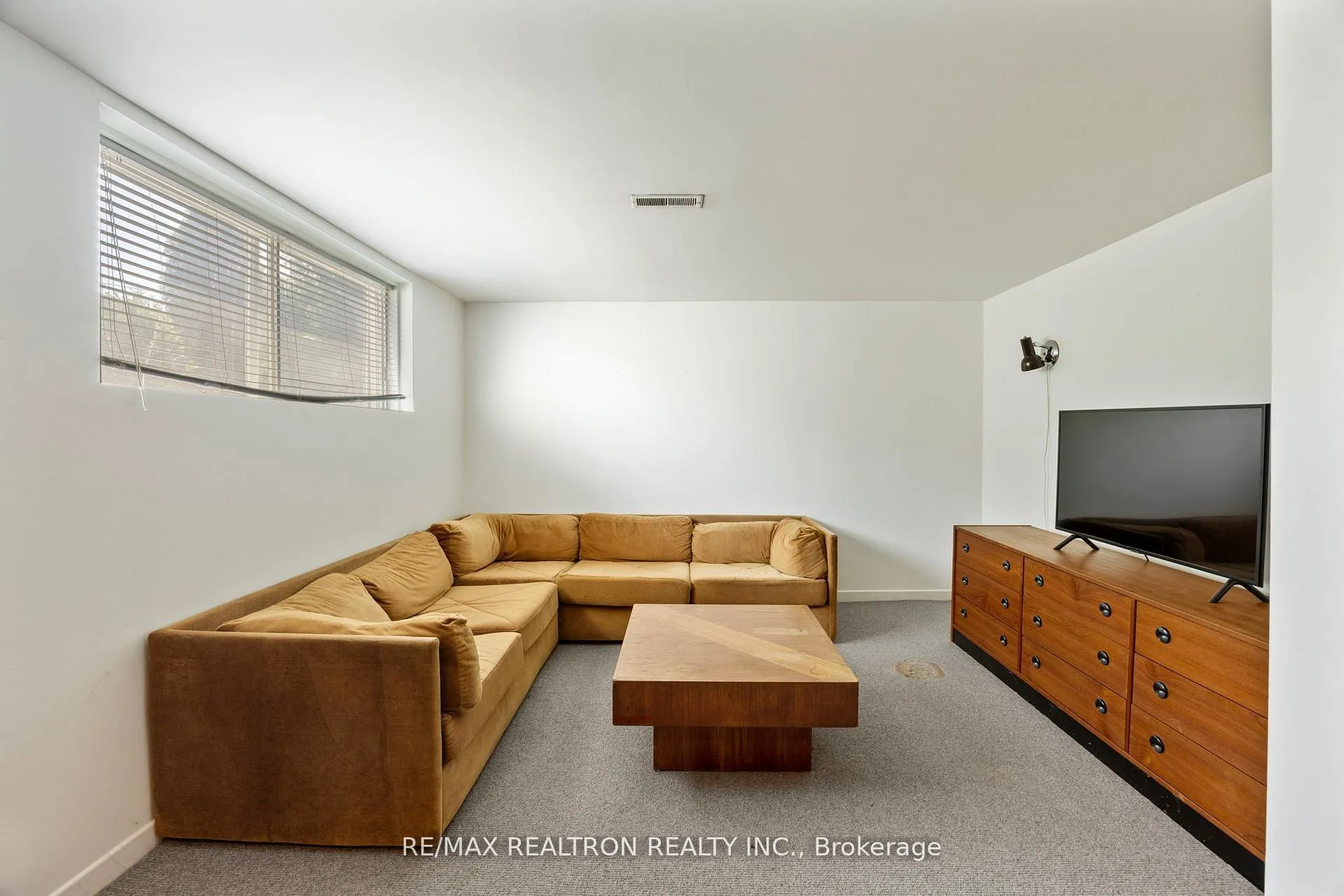 Photo 9 of 598 Coldstream Avenue, Toronto, Englemount-Lawrence — HOMEH
