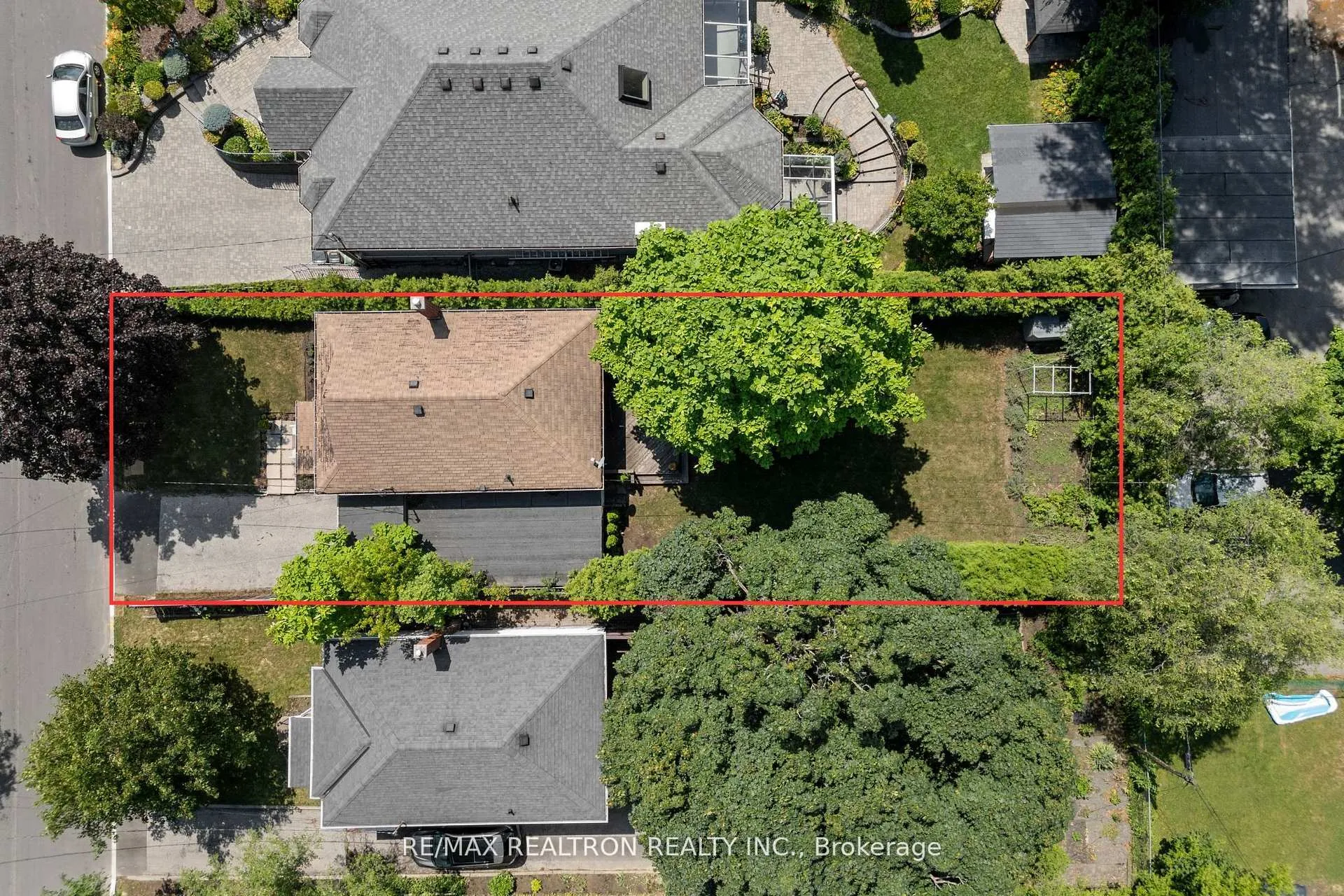 Photo 12 of 598 Coldstream Avenue, Toronto, Englemount-Lawrence — HOMEH