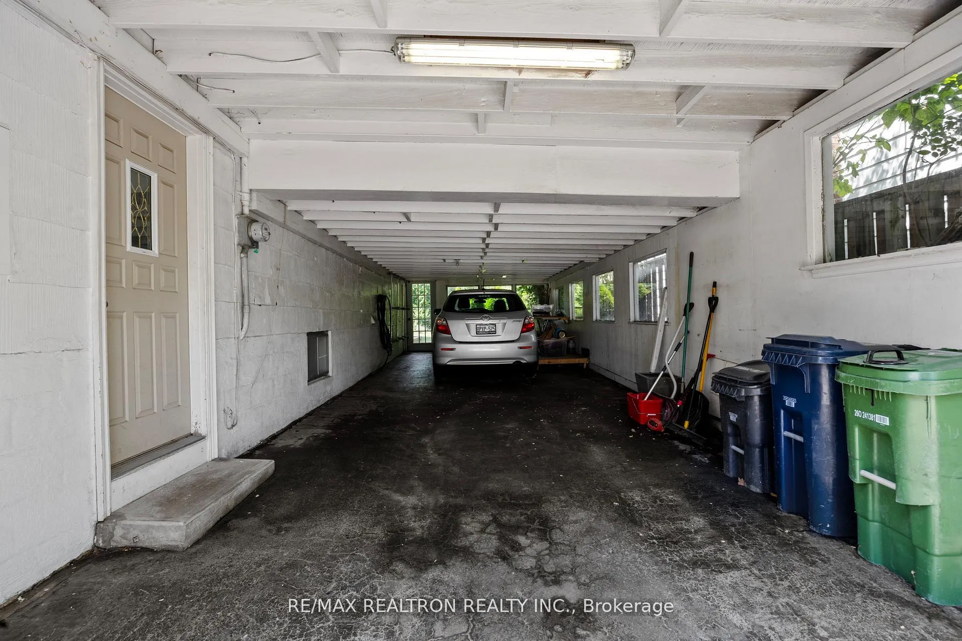 Photo 13 of 598 Coldstream Avenue, Toronto, Englemount-Lawrence — HOMEH