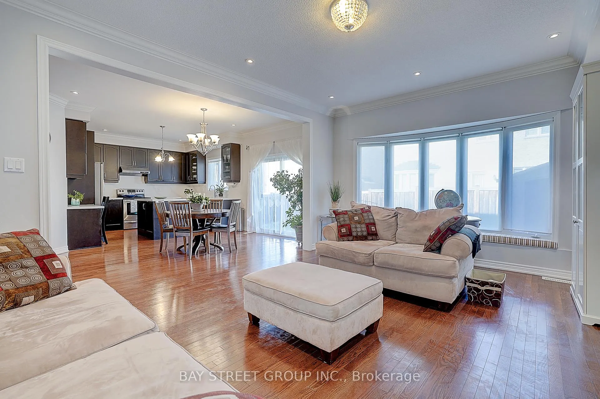 Photo 9 of 90 Gable Avenue, Markham, Berczy — HOMEH