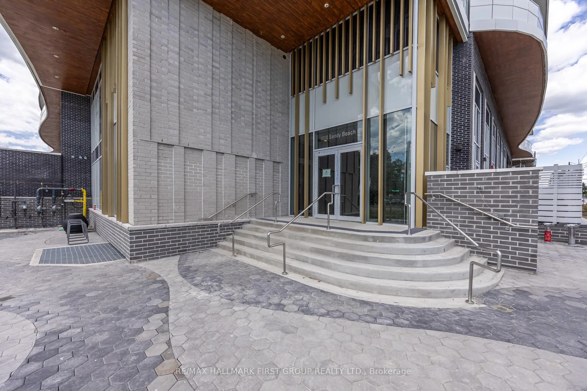 Photo 3 of Unit 1911, 1010 Sandy Beach Road, Pickering, Bay Ridges — HOMEH