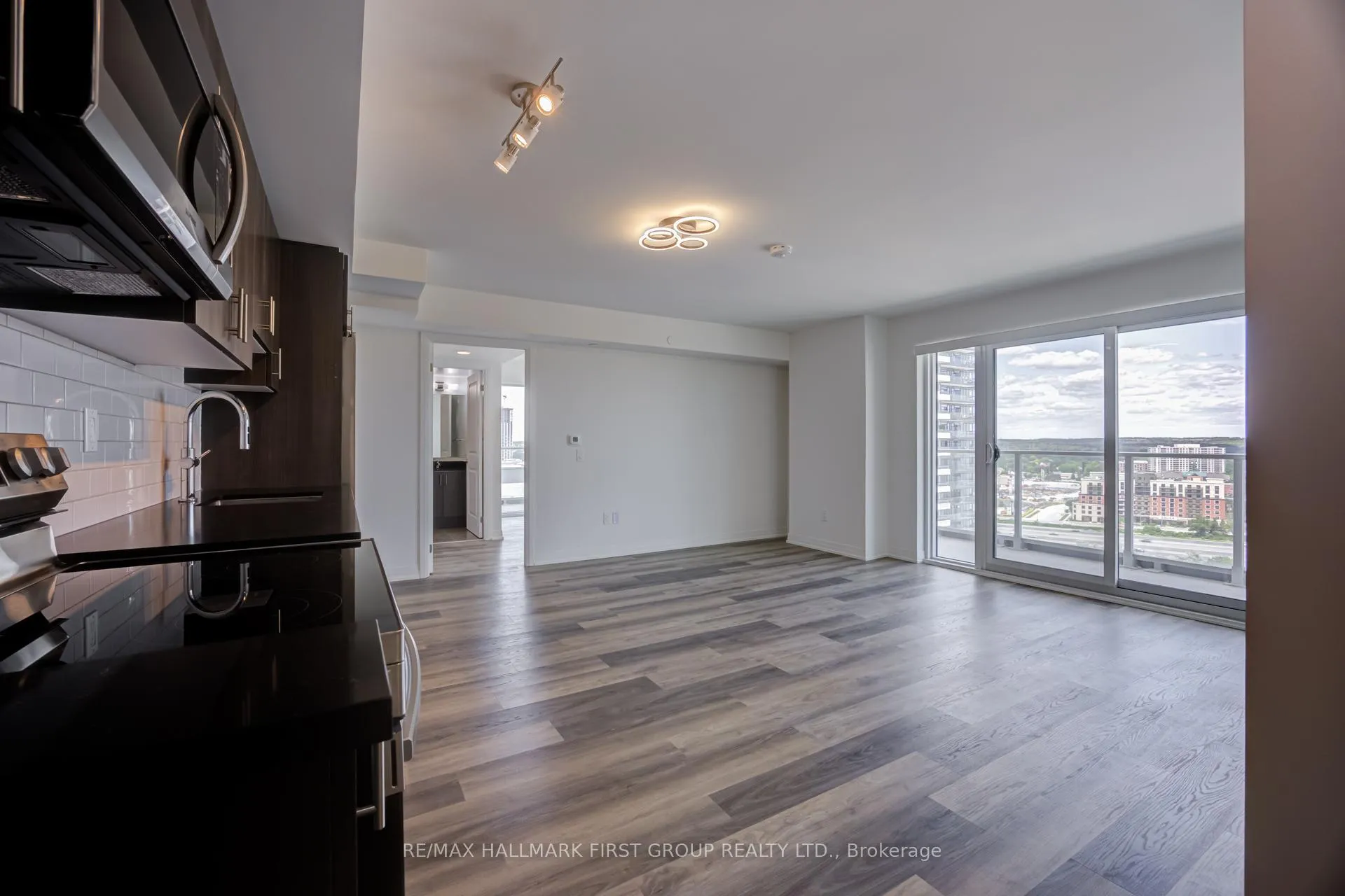 Photo 7 of Unit 1911, 1010 Sandy Beach Road, Pickering, Bay Ridges — HOMEH