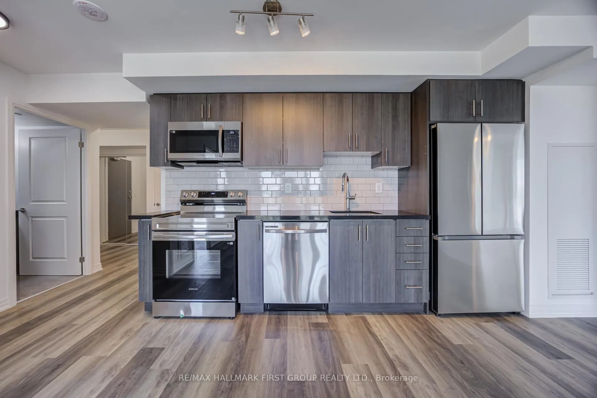 Photo 8 of Unit 1911, 1010 Sandy Beach Road, Pickering, Bay Ridges — HOMEH