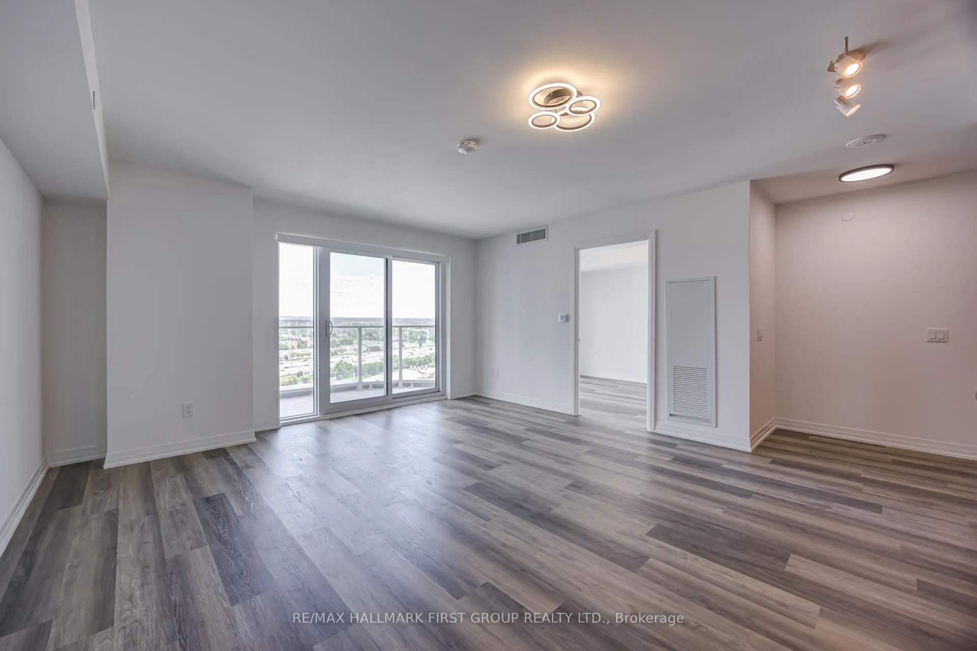 Photo 12 of Unit 1911, 1010 Sandy Beach Road, Pickering, Bay Ridges — HOMEH