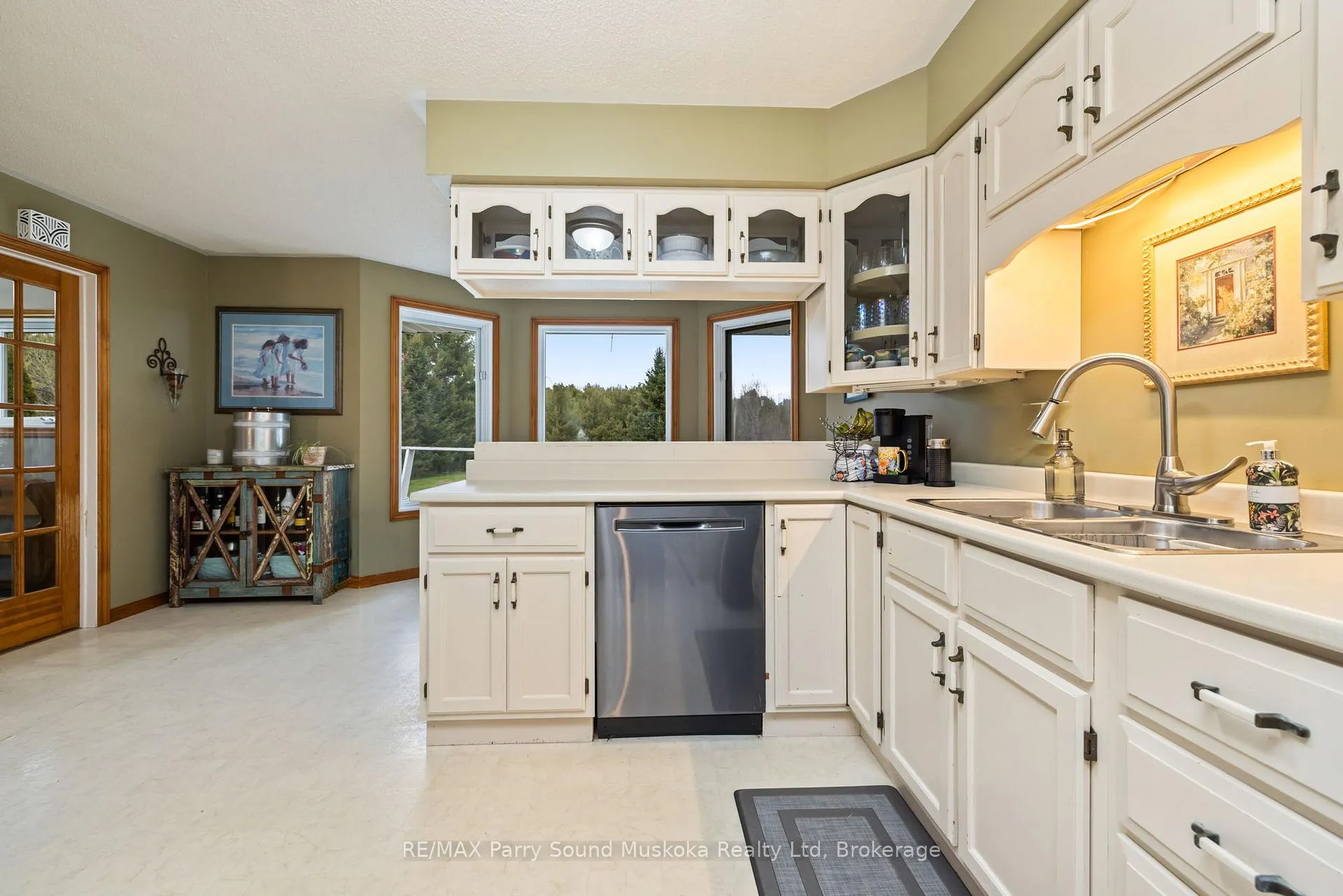 Photo 3 of 54 Pineridge Drive, McDougall — HOMEH
