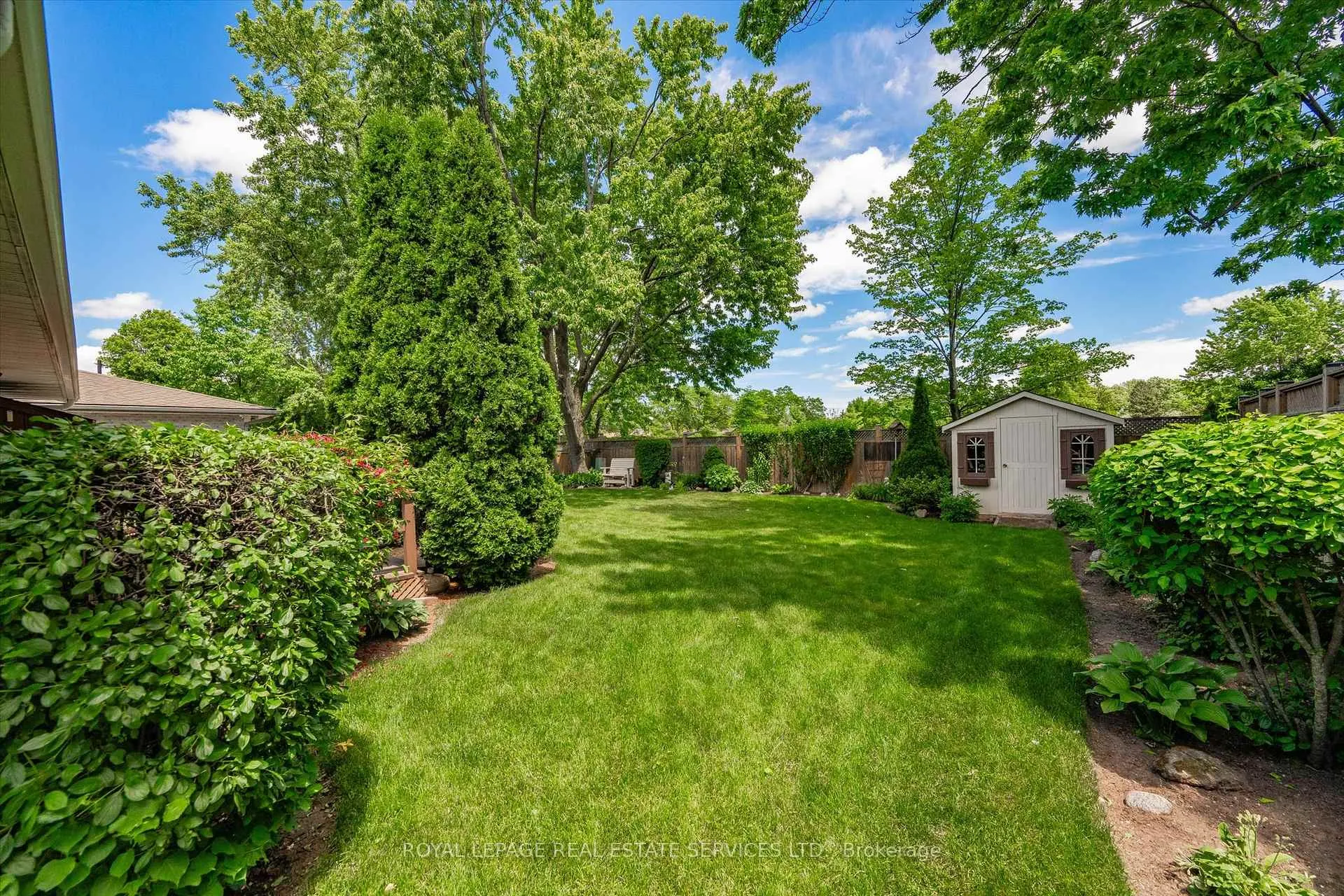 Photo 2 of 484 Grand Boulevard, Oakville, Falgarwood — HOMEH
