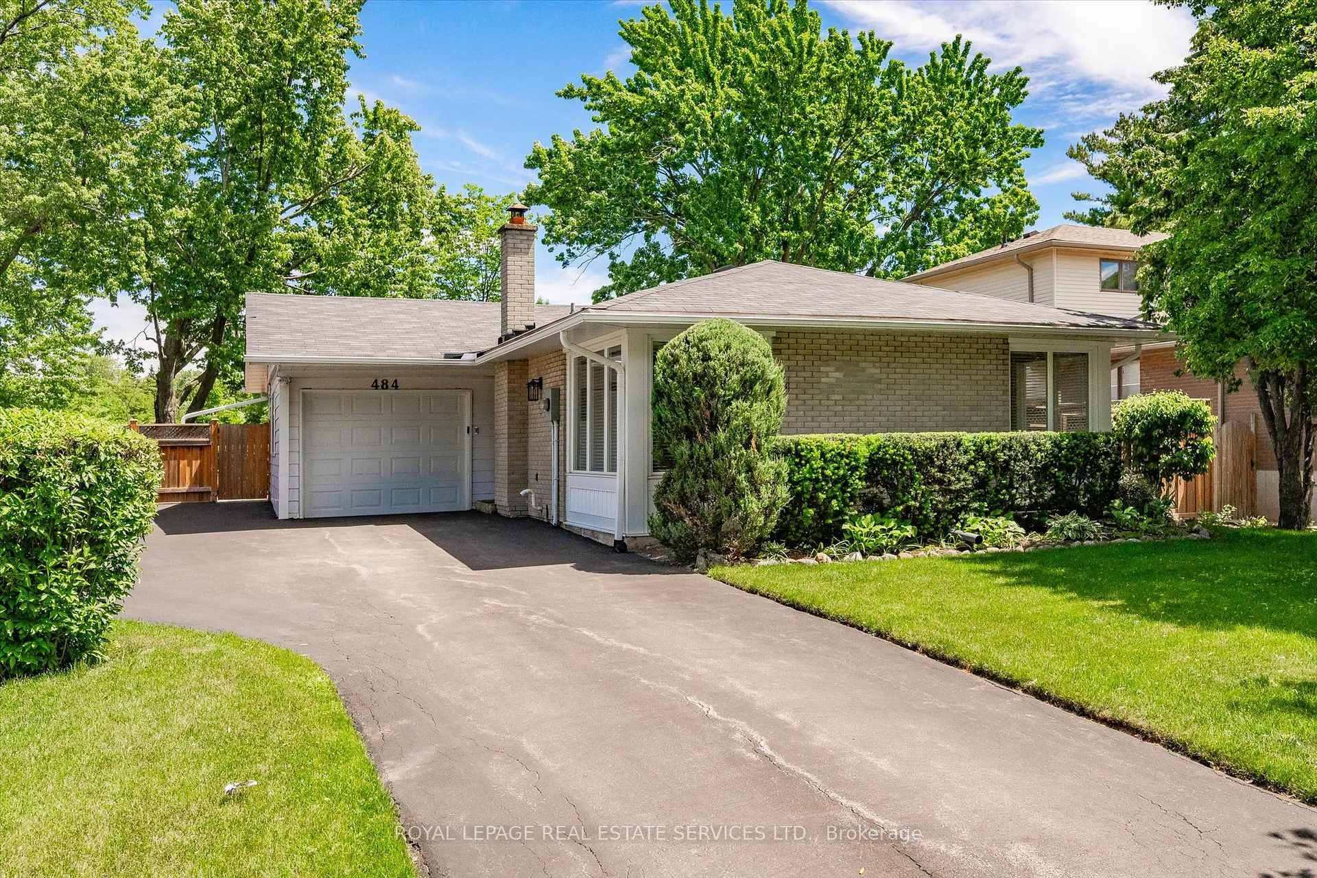 Photo 3 of 484 Grand Boulevard, Oakville, Falgarwood — HOMEH