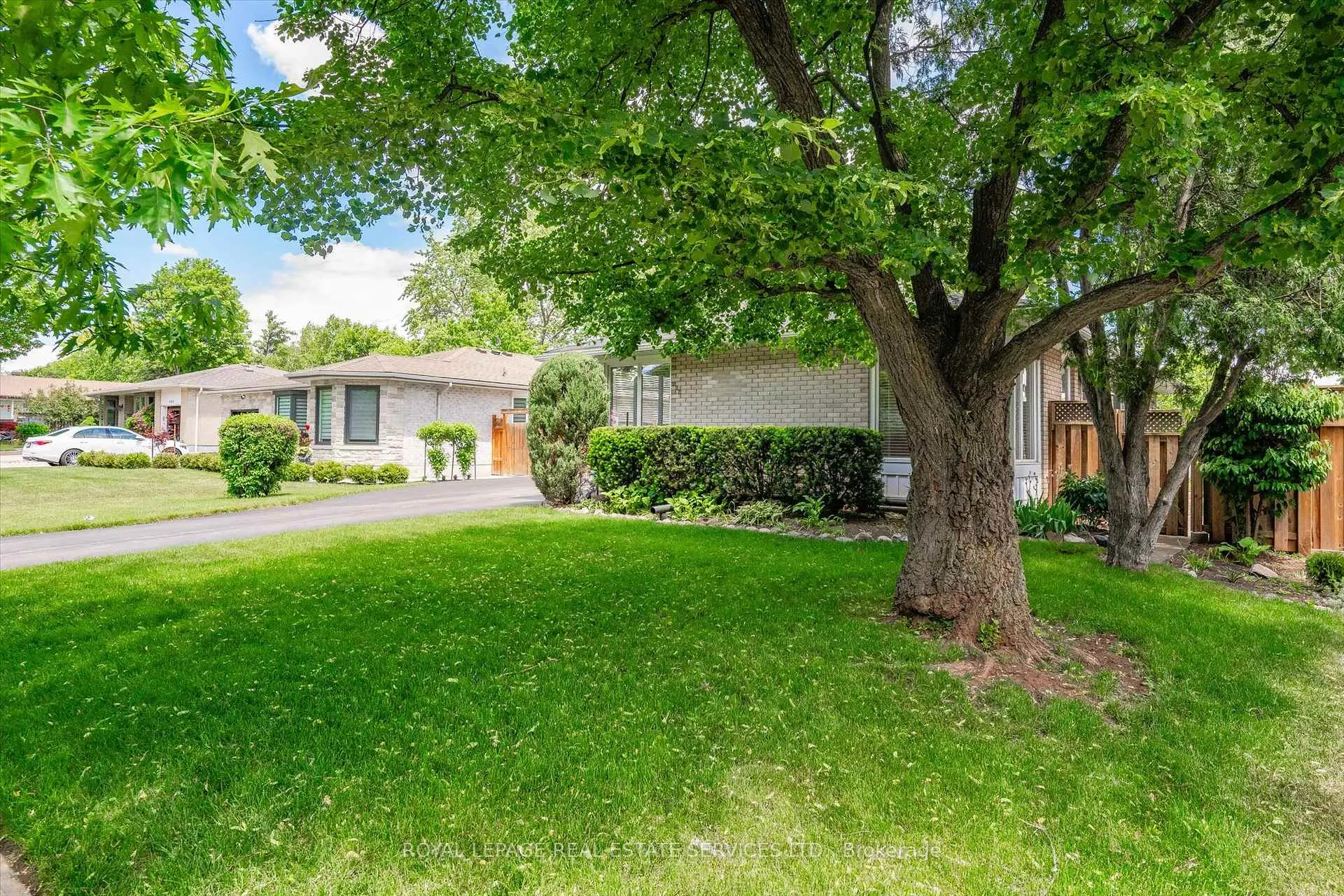 Photo 5 of 484 Grand Boulevard, Oakville, Falgarwood — HOMEH