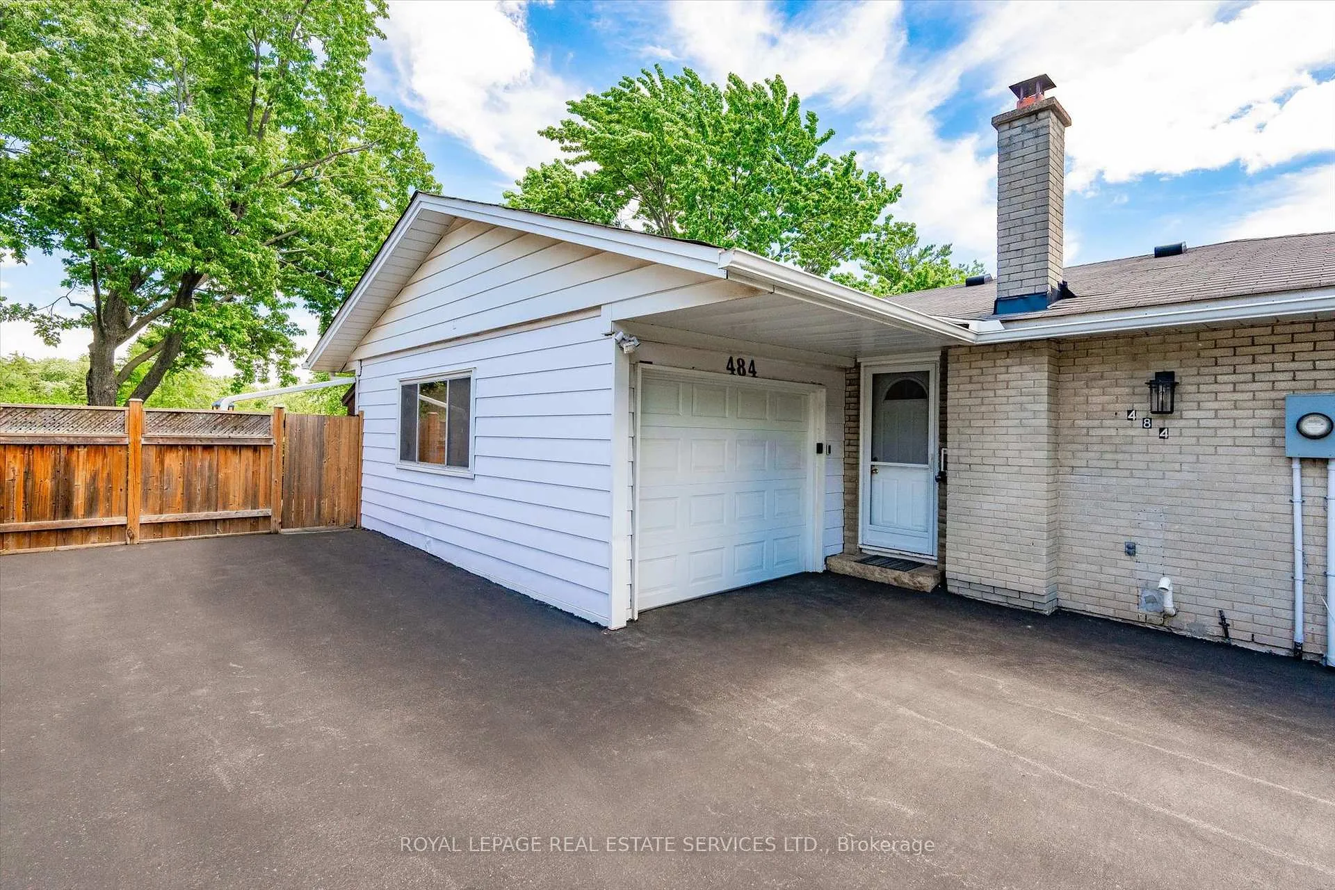 Photo 6 of 484 Grand Boulevard, Oakville, Falgarwood — HOMEH