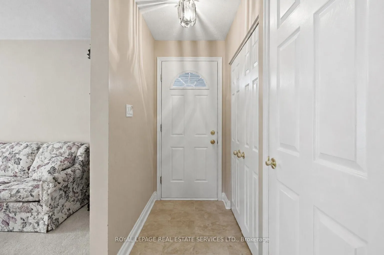Photo 7 of 484 Grand Boulevard, Oakville, Falgarwood — HOMEH