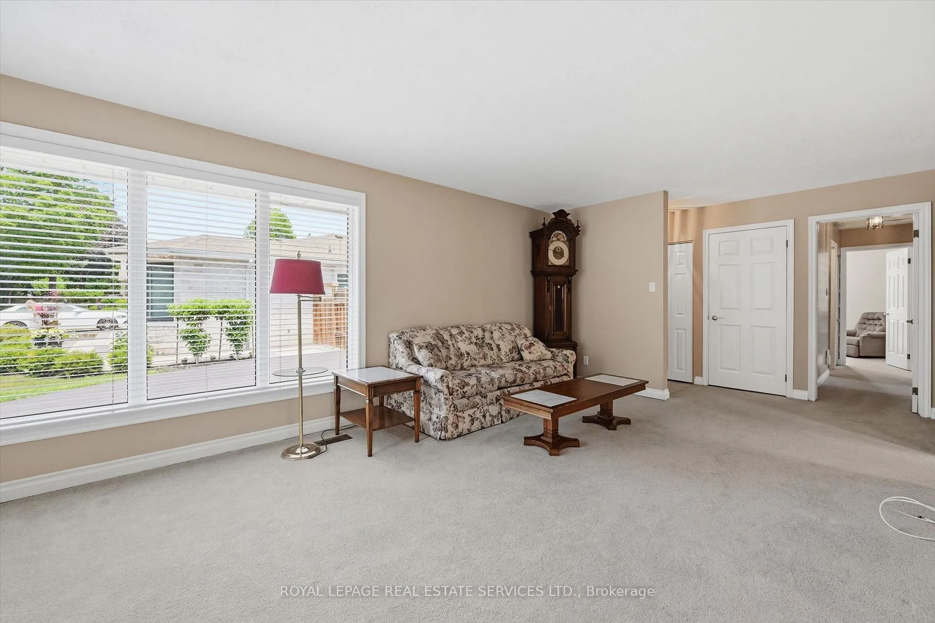 Photo 10 of 484 Grand Boulevard, Oakville, Falgarwood — HOMEH