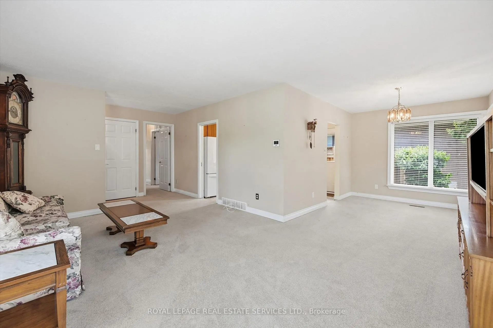 Photo 11 of 484 Grand Boulevard, Oakville, Falgarwood — HOMEH