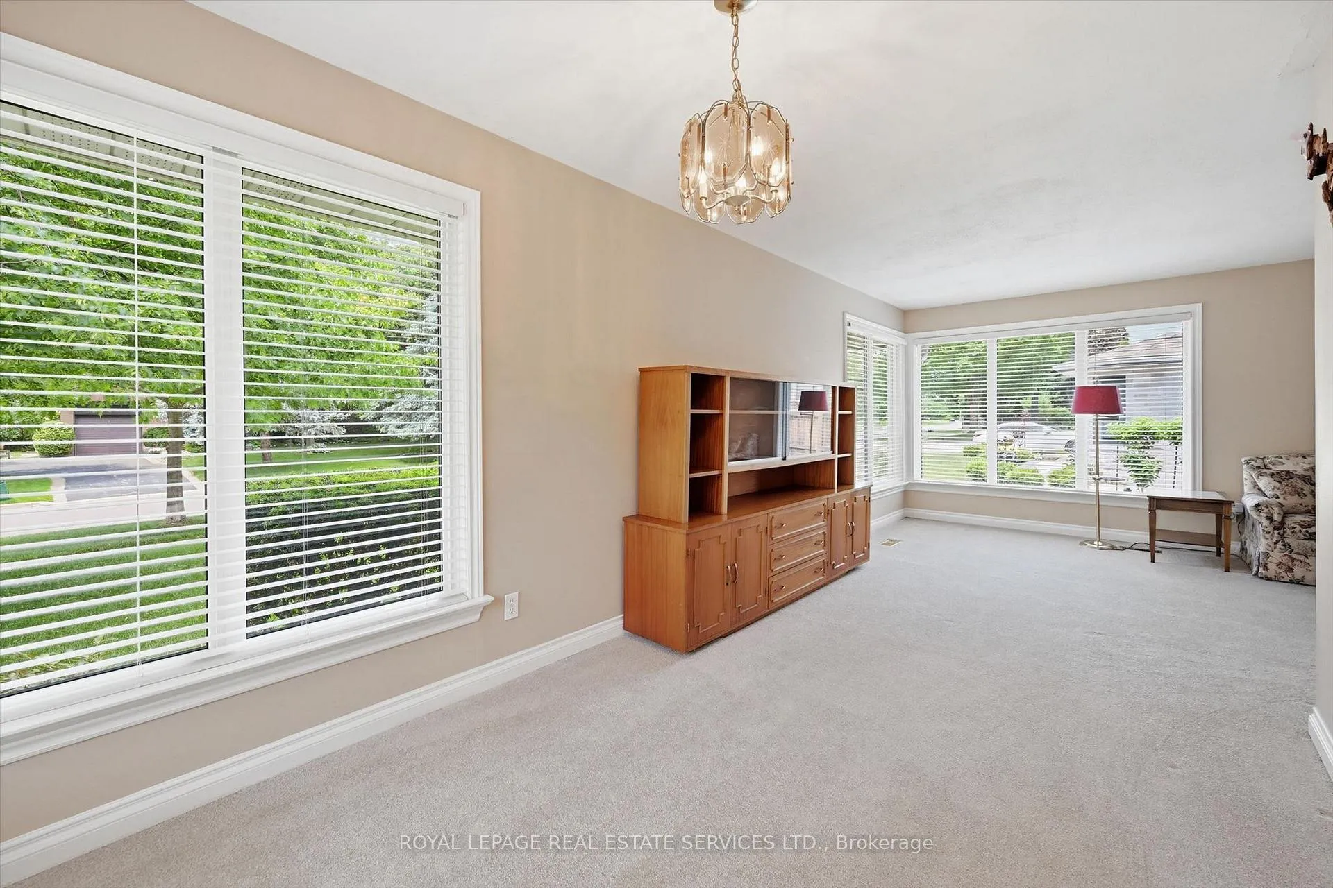 Photo 14 of 484 Grand Boulevard, Oakville, Falgarwood — HOMEH
