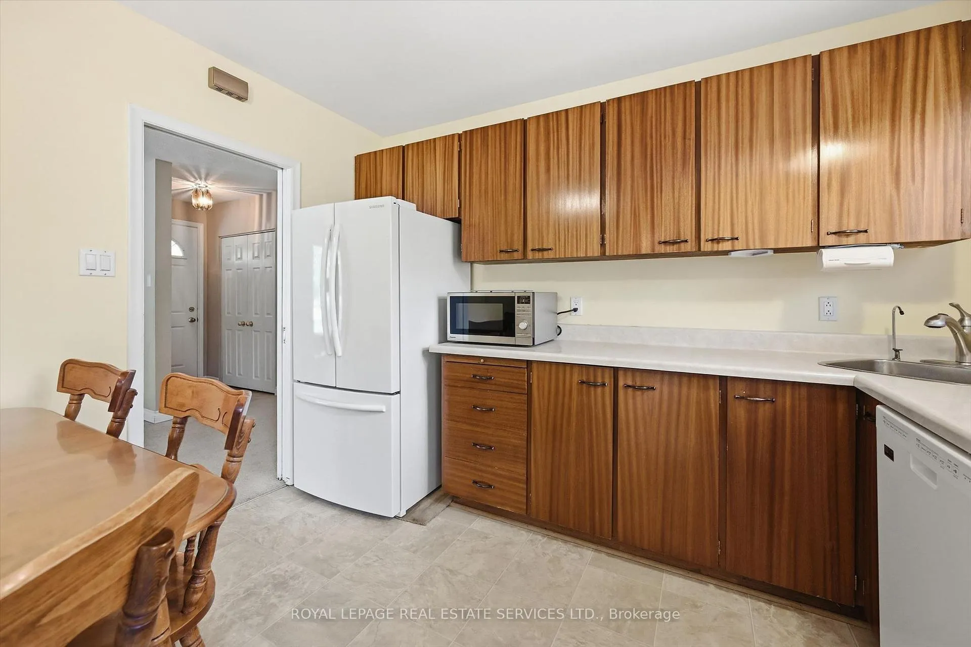 Photo 19 of 484 Grand Boulevard, Oakville, Falgarwood — HOMEH