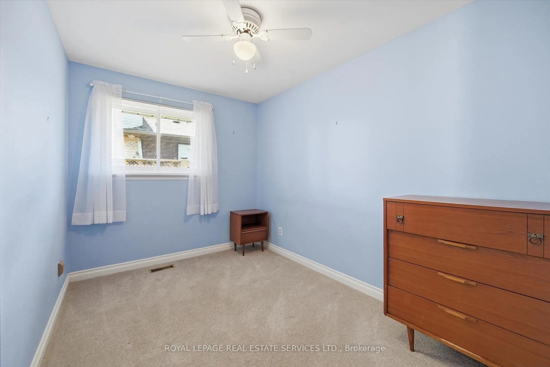 Photo 22 of 484 Grand Boulevard, Oakville, Falgarwood — HOMEH