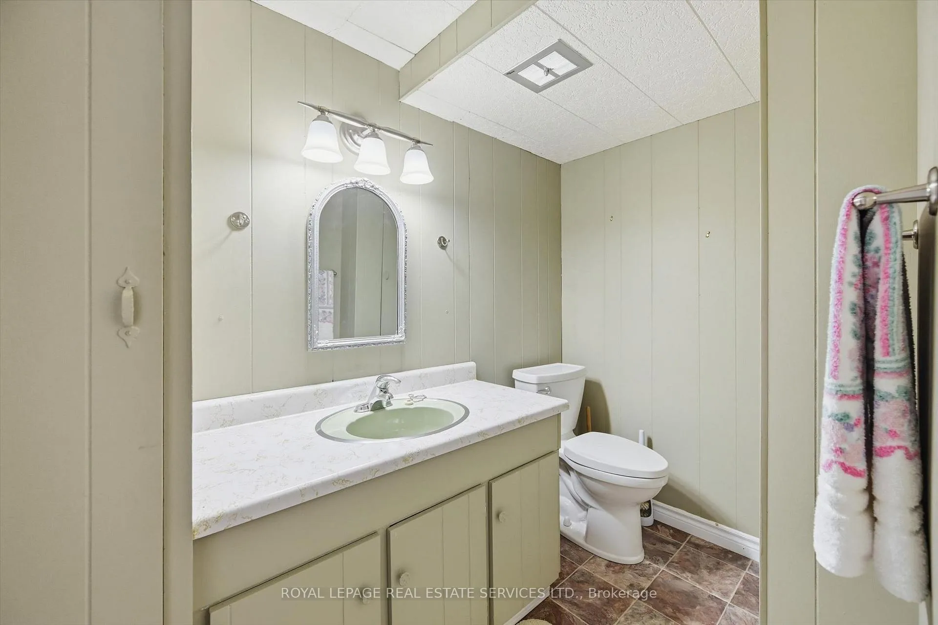 Photo 34 of 484 Grand Boulevard, Oakville, Falgarwood — HOMEH