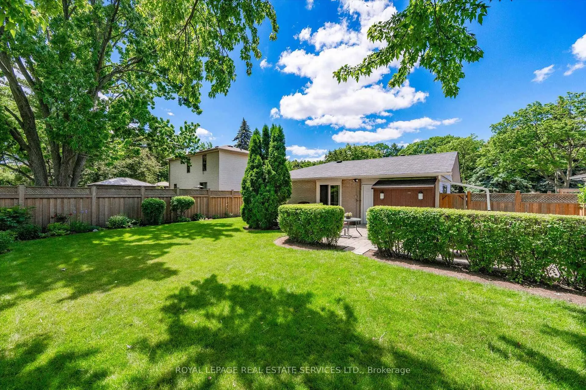 Photo 41 of 484 Grand Boulevard, Oakville, Falgarwood — HOMEH