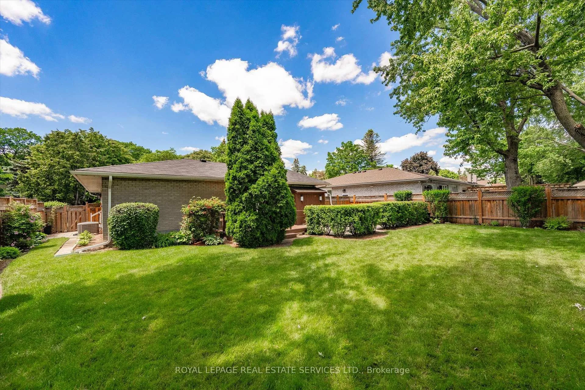 Photo 44 of 484 Grand Boulevard, Oakville, Falgarwood — HOMEH