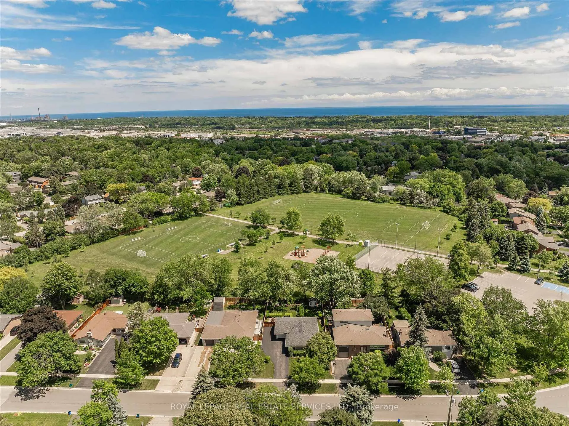 Photo 47 of 484 Grand Boulevard, Oakville, Falgarwood — HOMEH