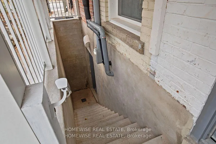 Photo 7 of Unit 5, 2563 Dundas Street W, Toronto, High Park North — HOMEH