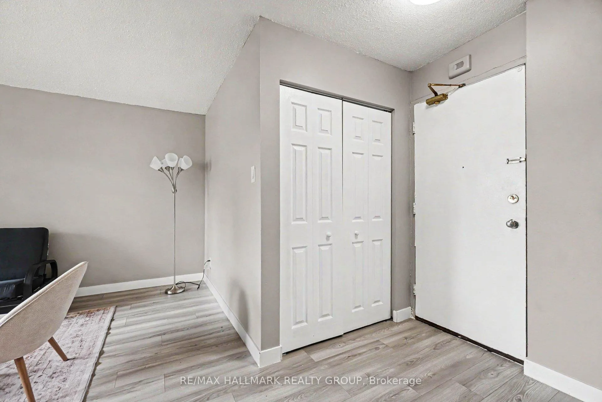 Photo 4 of Unit 106A, 2044 Arrowsmith Drive, Ottawa, Beacon Hill South — HOMEH