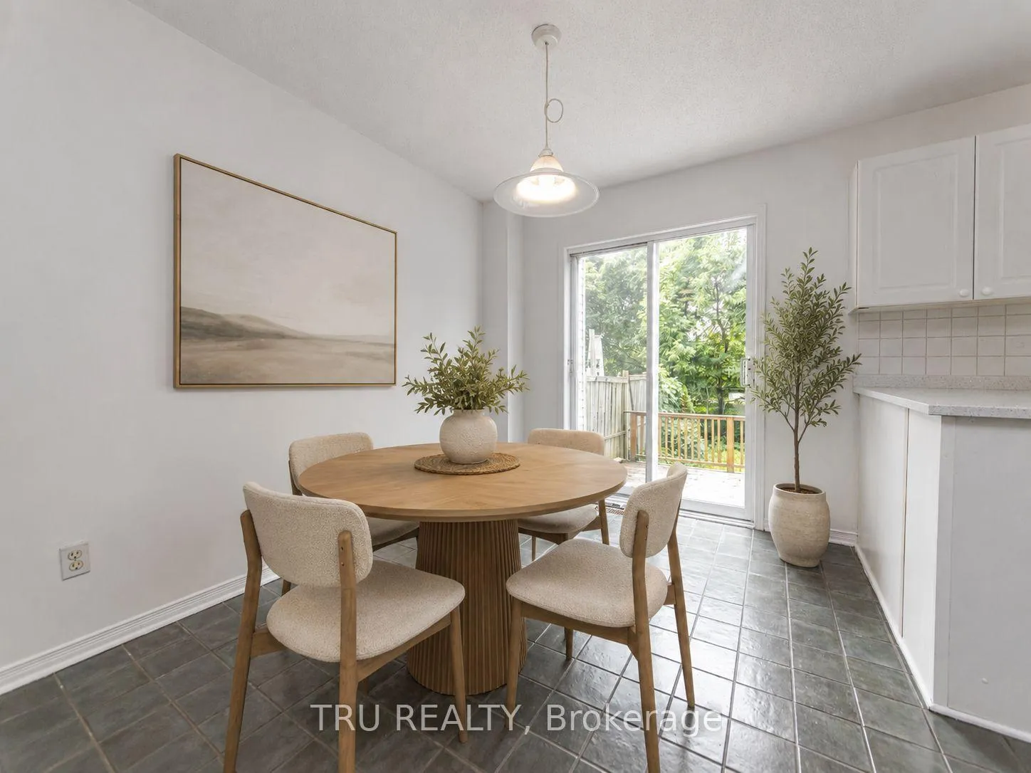 Photo 3 of 135 Margrave Avenue, Ottawa, Hunt Club Park/Greenboro — HOMEH