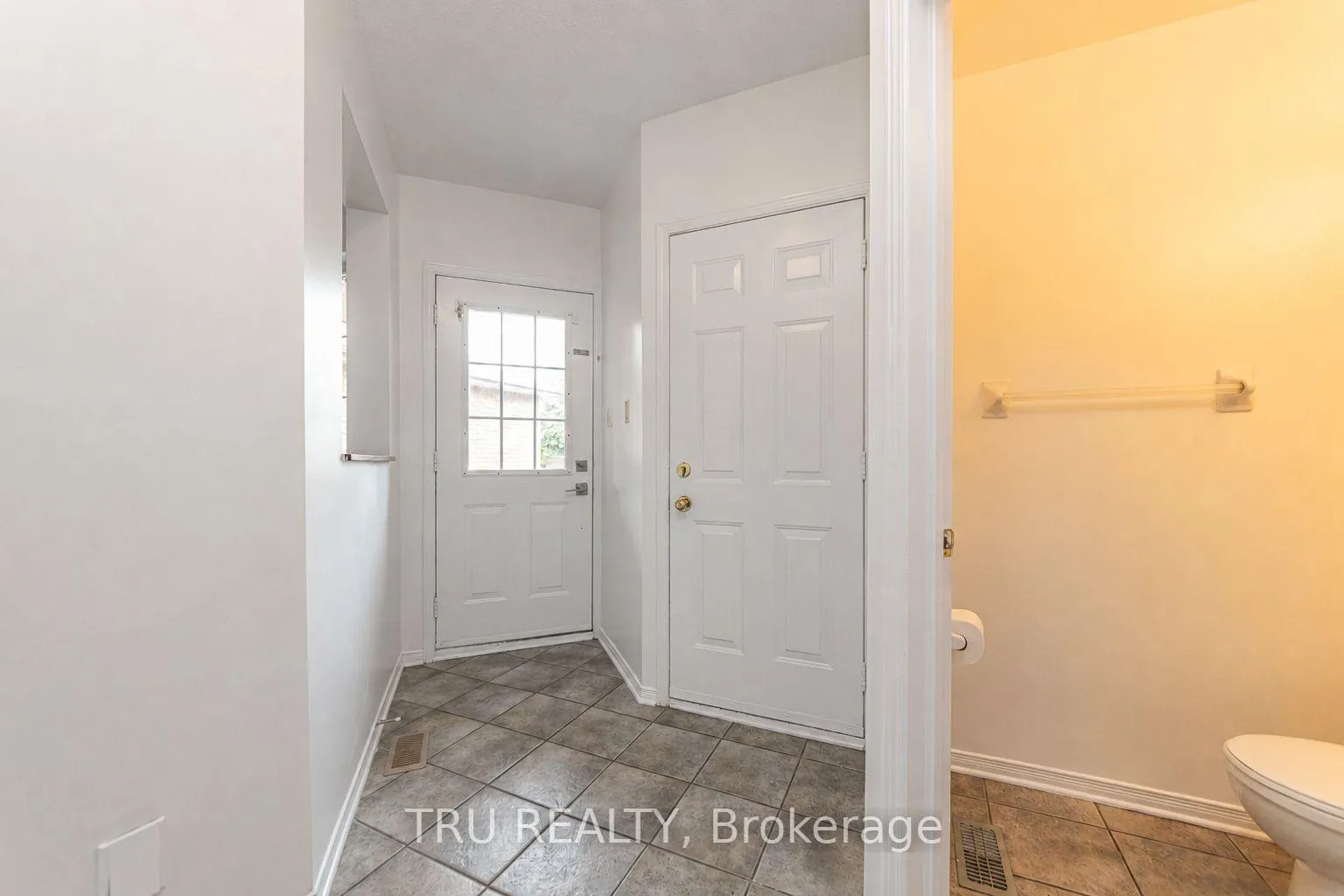 Photo 7 of 135 Margrave Avenue, Ottawa, Hunt Club Park/Greenboro — HOMEH