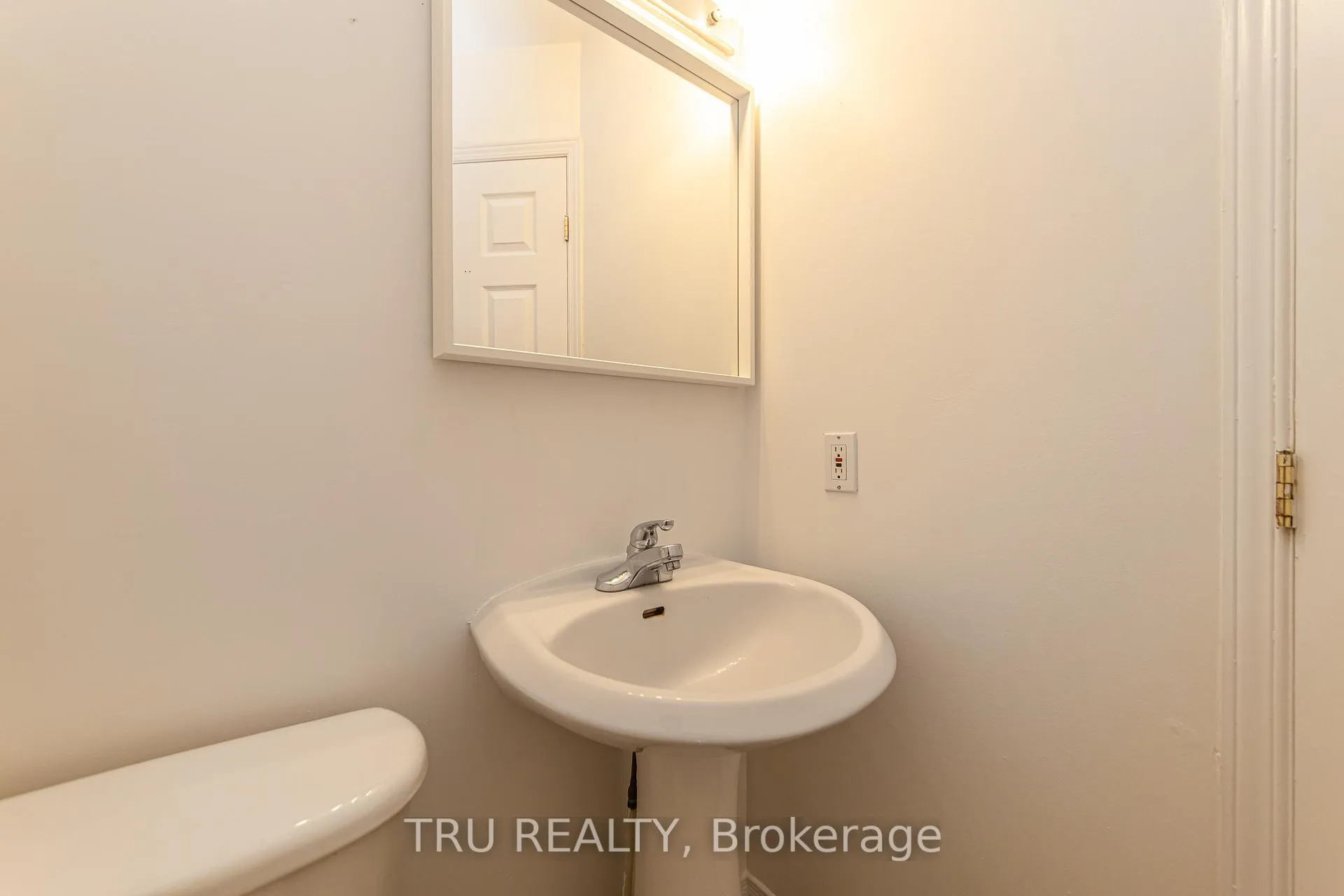 Photo 9 of 135 Margrave Avenue, Ottawa, Hunt Club Park/Greenboro — HOMEH