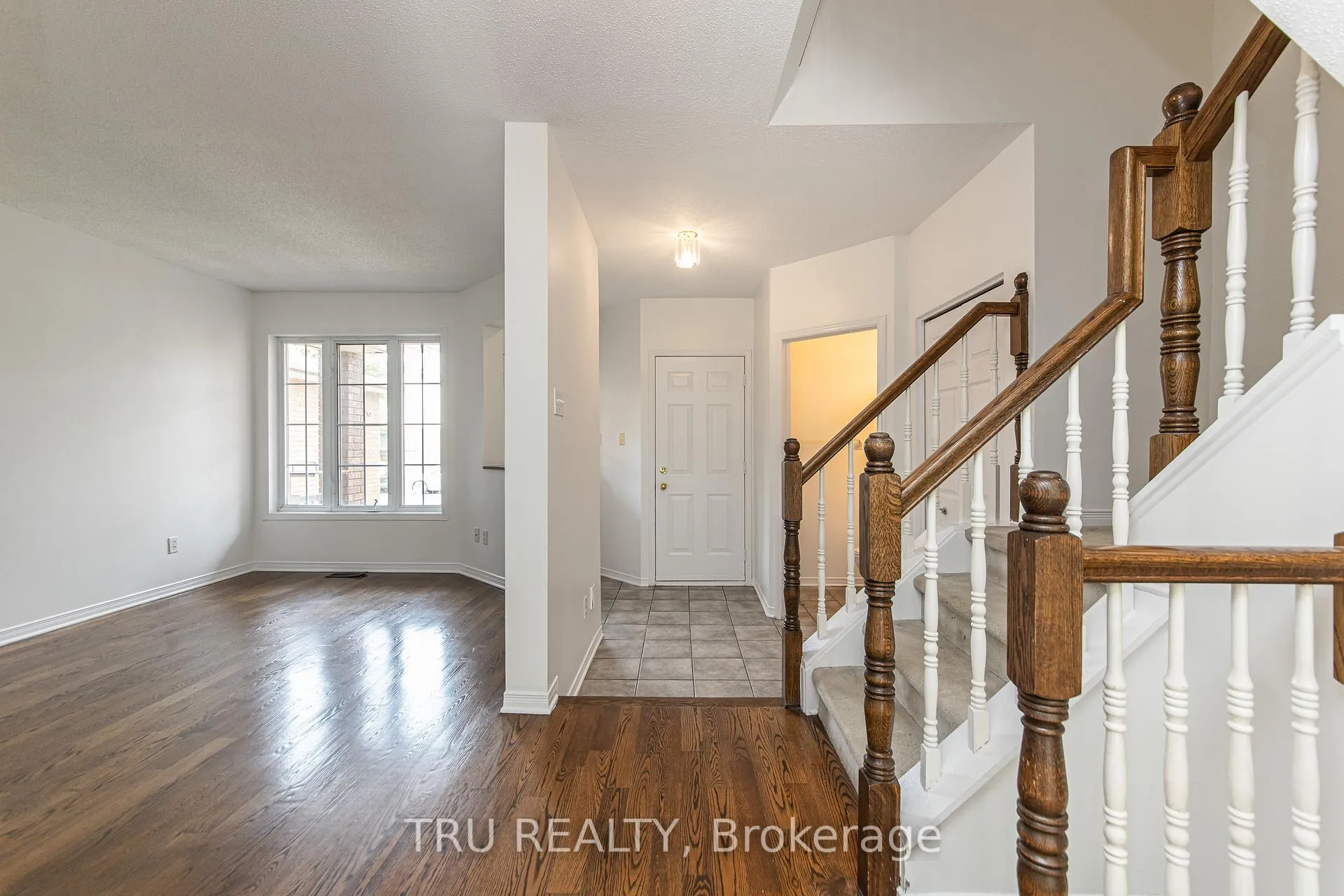 Photo 10 of 135 Margrave Avenue, Ottawa, Hunt Club Park/Greenboro — HOMEH